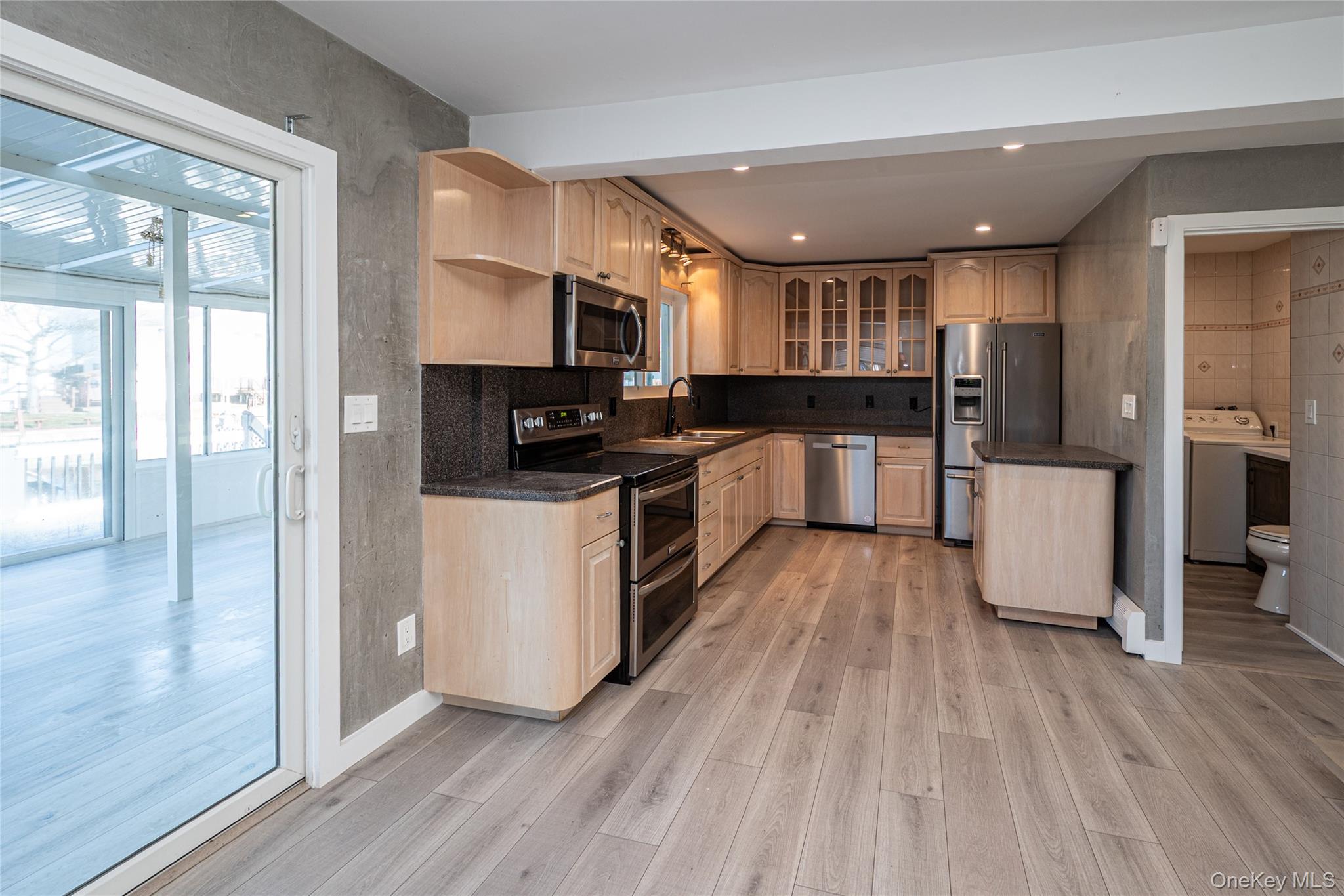 15 Roneck Court, Shirley, NY 11967