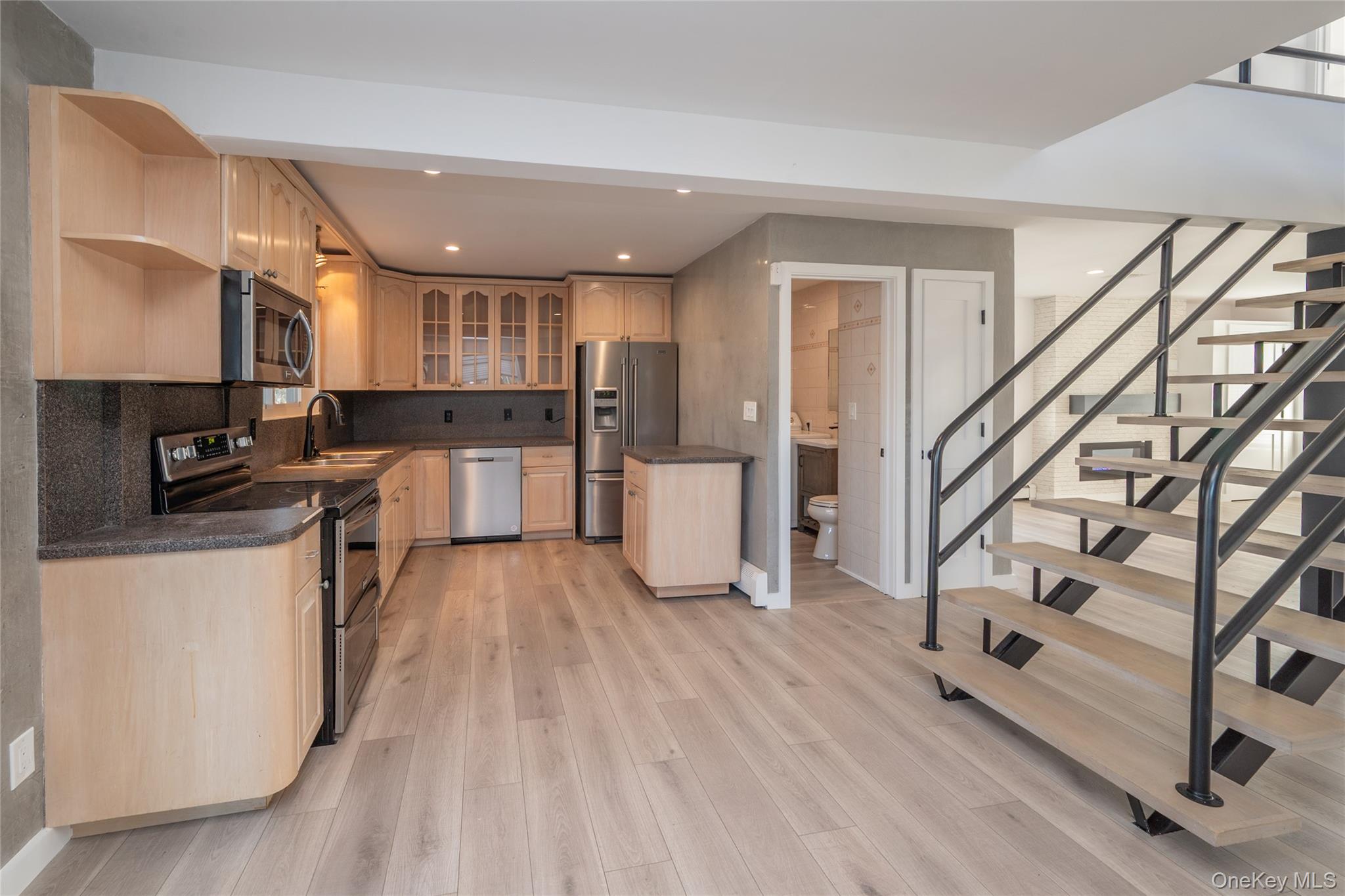 15 Roneck Court, Shirley, NY 11967