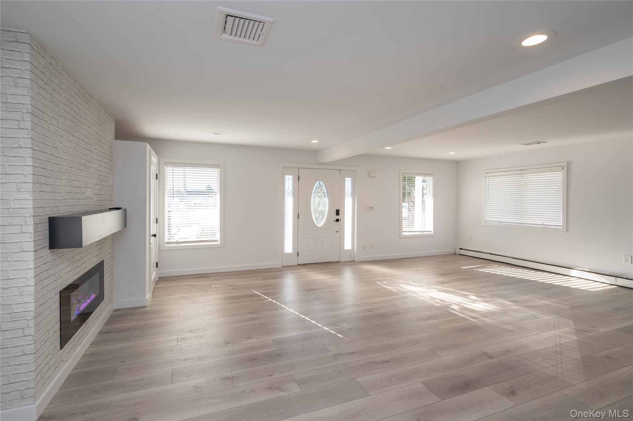 15 Roneck Court, Shirley, NY 11967