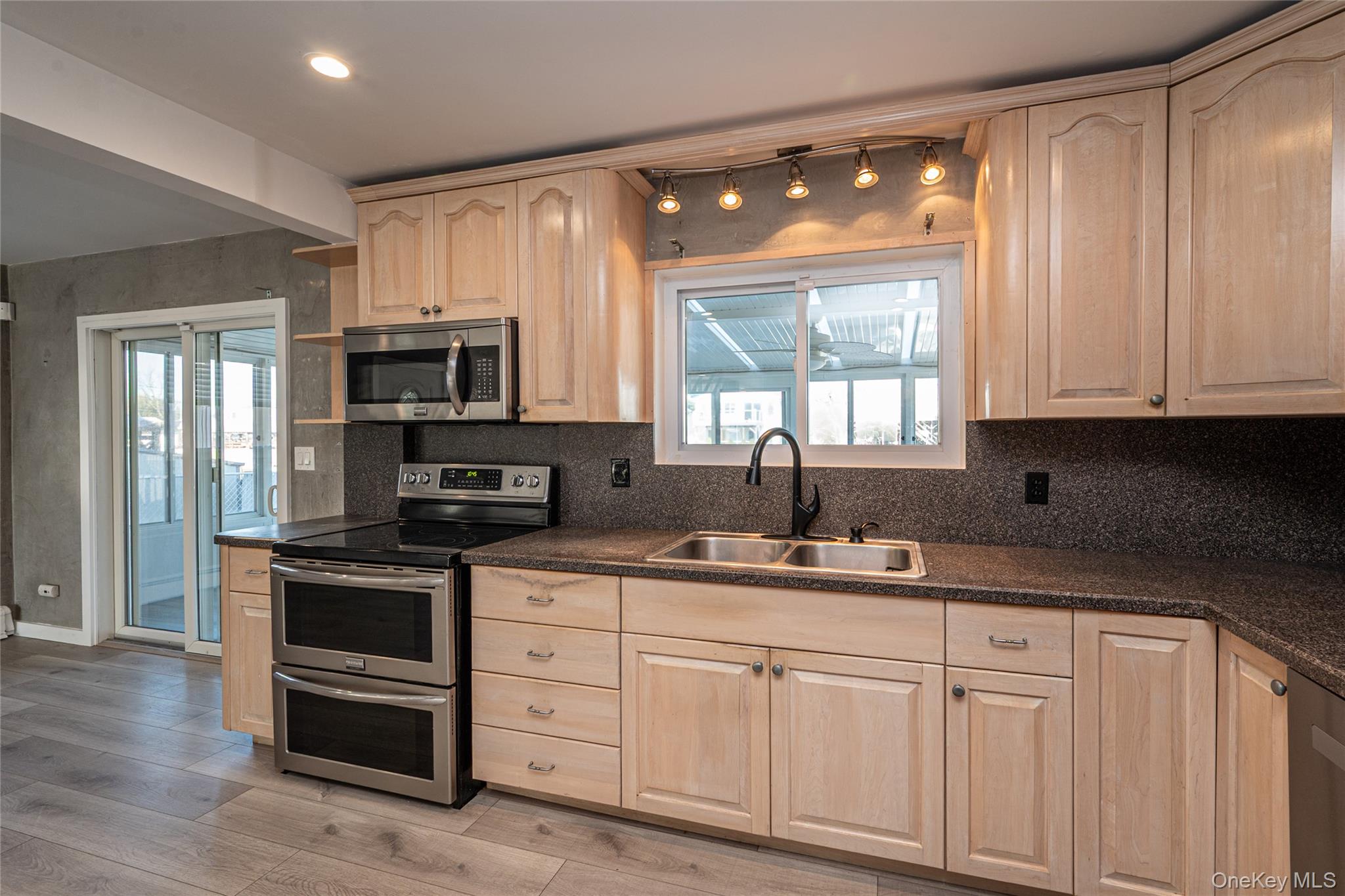 15 Roneck Court, Shirley, NY 11967