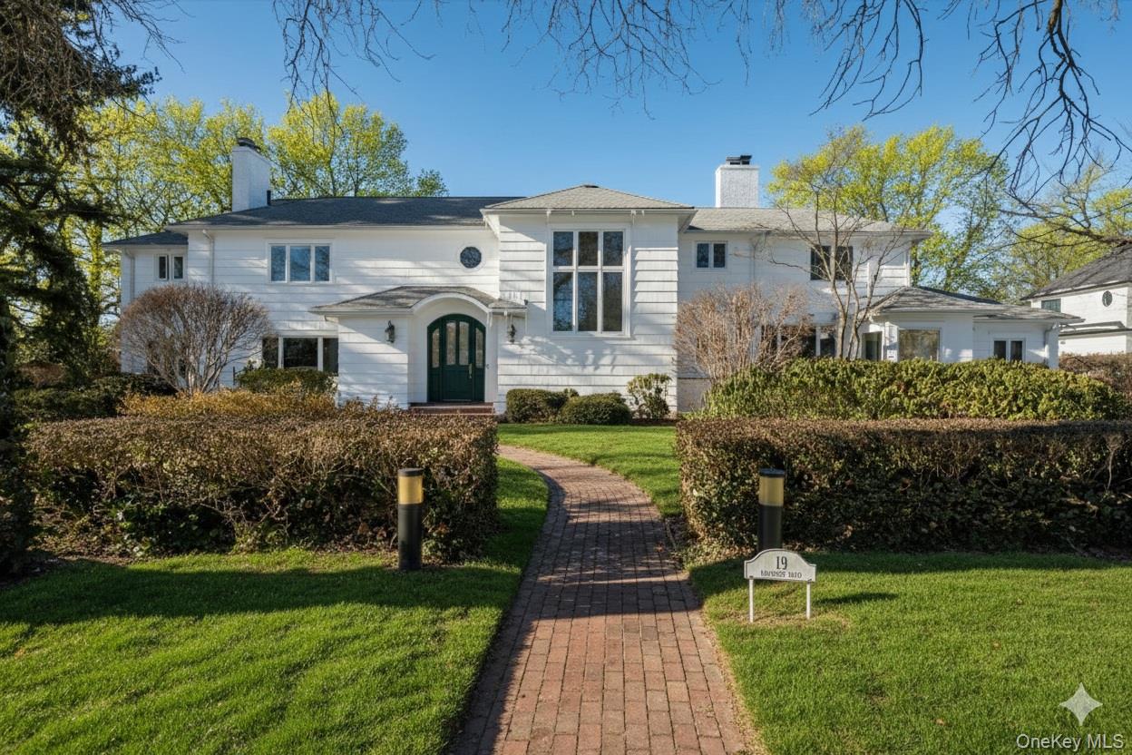 19 Amherst Road, Great Neck, NY 11021