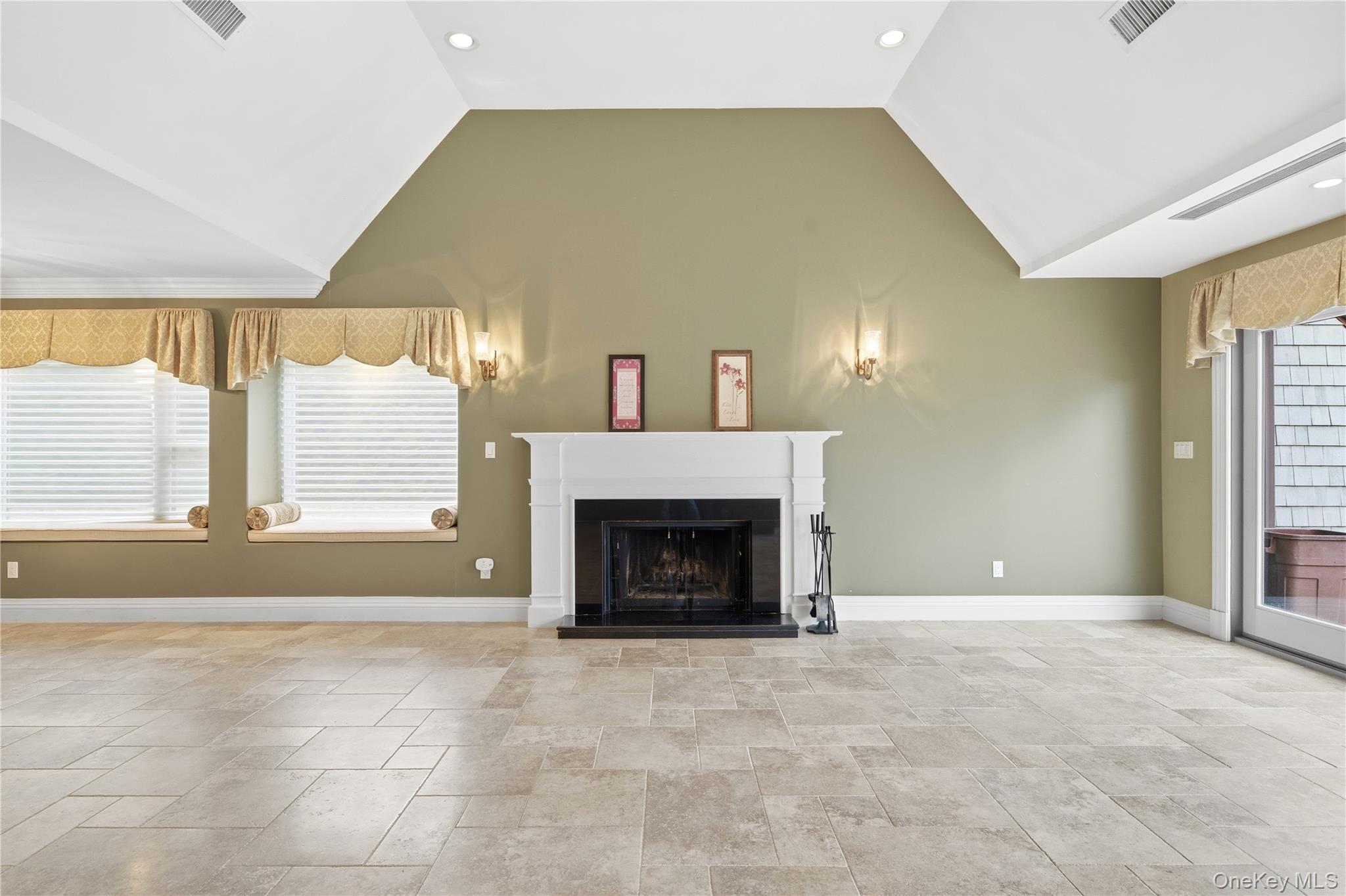 31 Admirals Drive E, Bay Shore, NY 11706