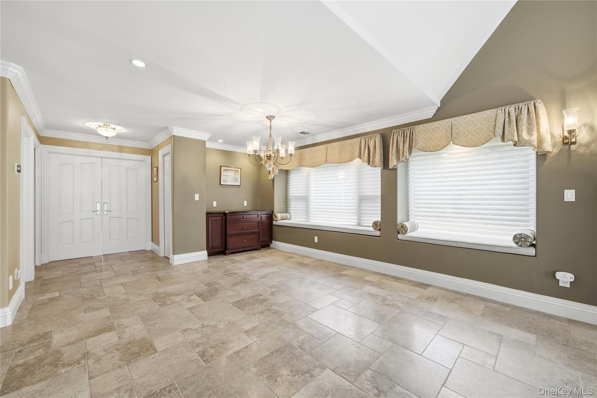 31 Admirals Drive E, Bay Shore, NY 11706