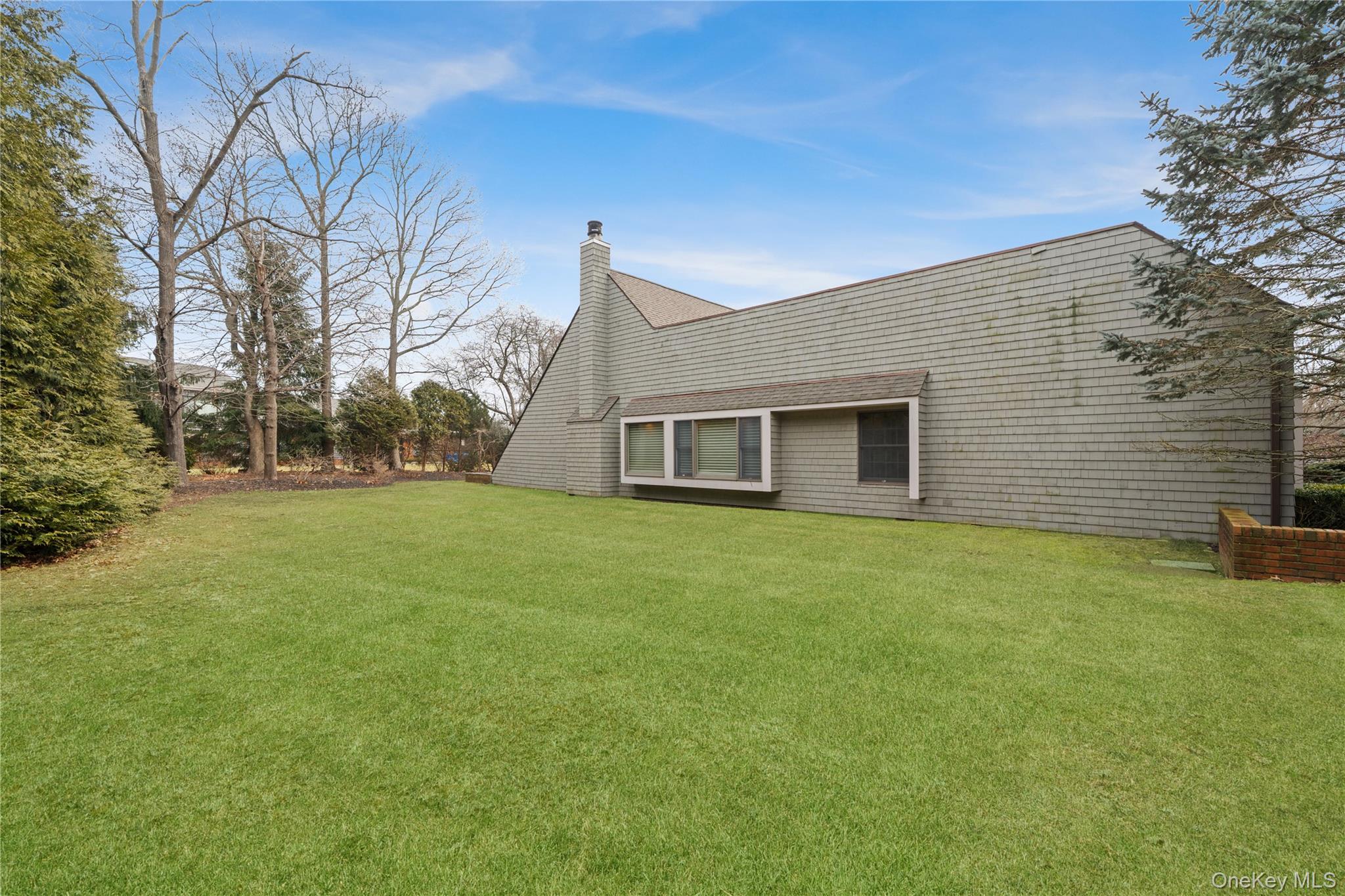 31 Admirals Drive E, Bay Shore, NY 11706