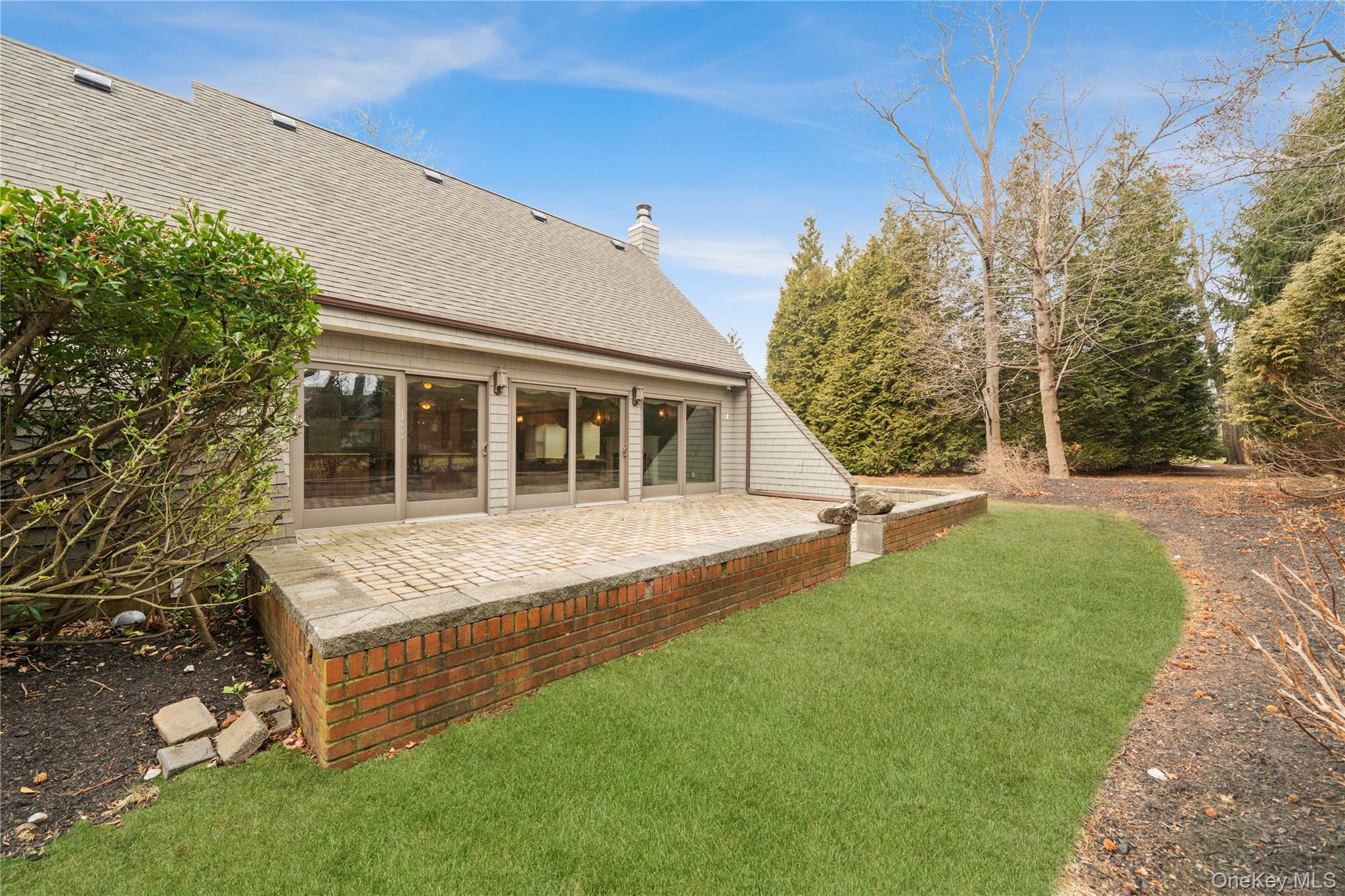 31 Admirals Drive E, Bay Shore, NY 11706