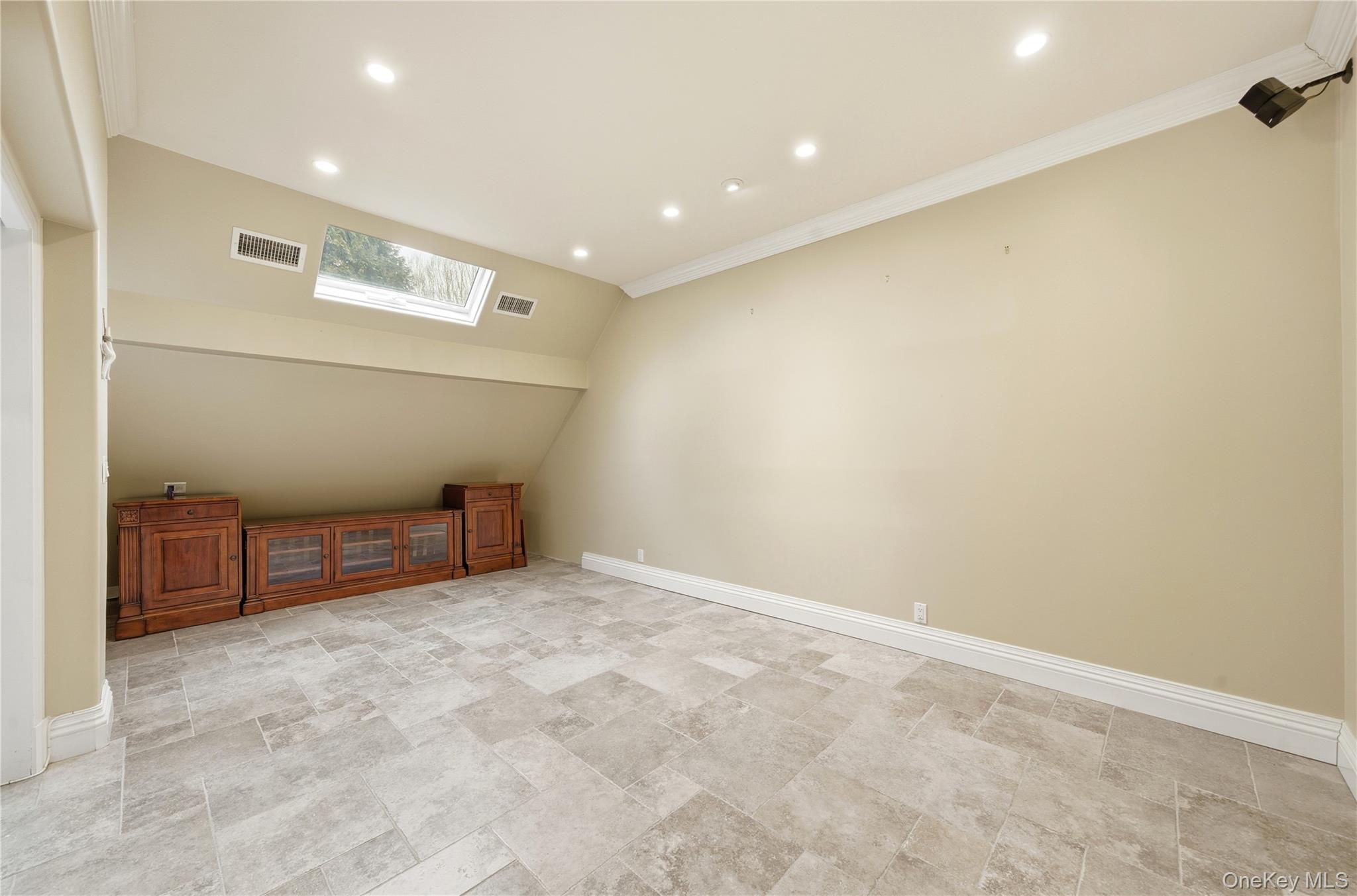 31 Admirals Drive E, Bay Shore, NY 11706