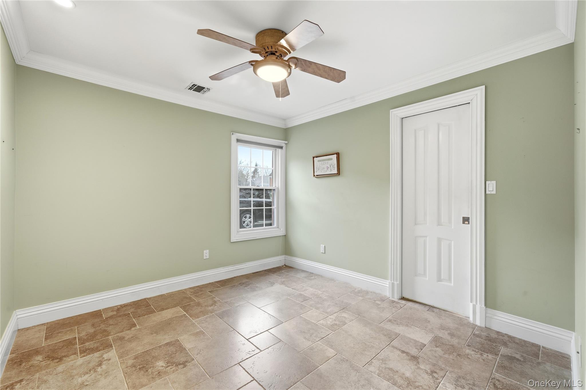 31 Admirals Drive E, Bay Shore, NY 11706