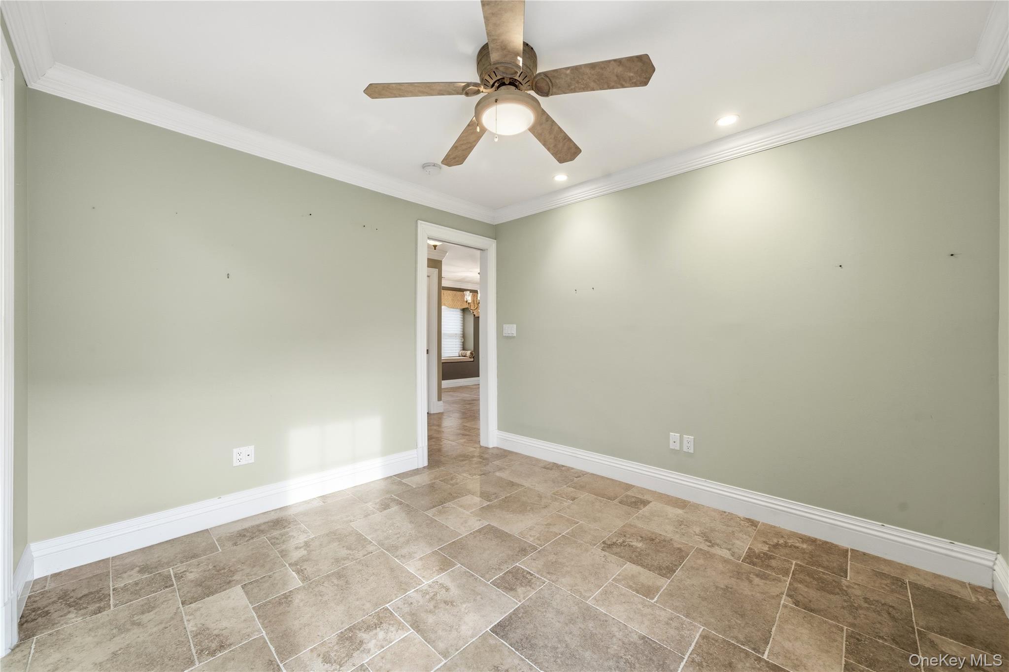 31 Admirals Drive E, Bay Shore, NY 11706