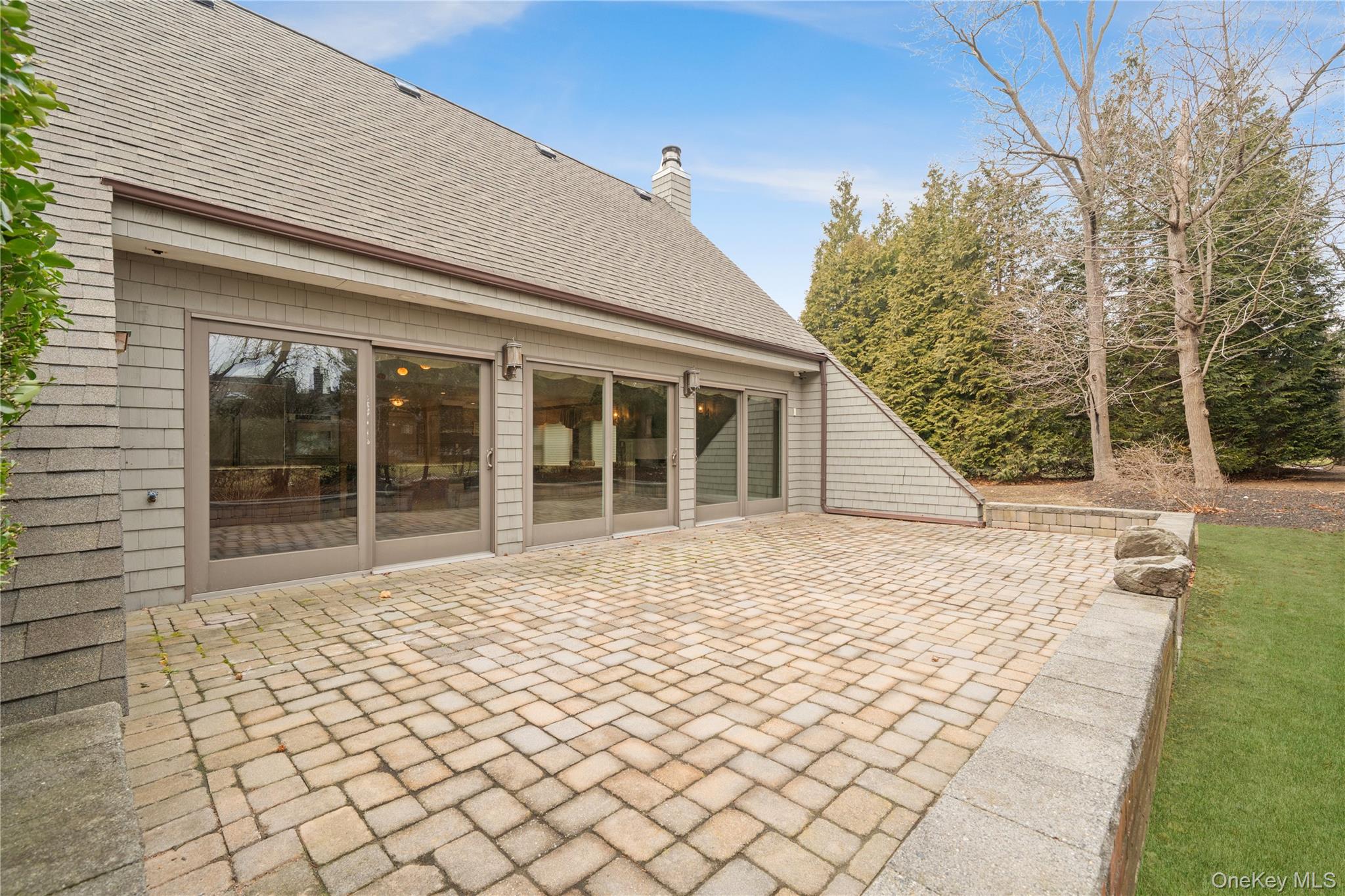 31 Admirals Drive E, Bay Shore, NY 11706