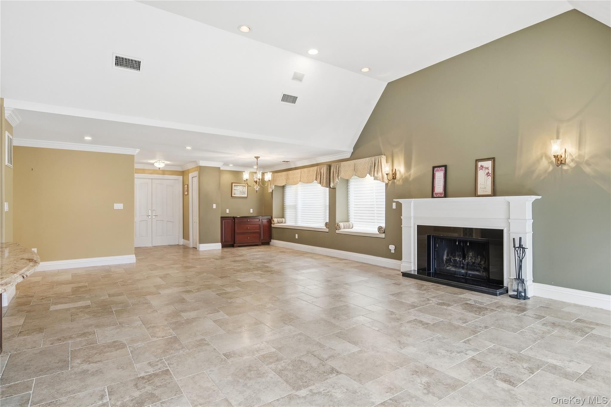 31 Admirals Drive E, Bay Shore, NY 11706