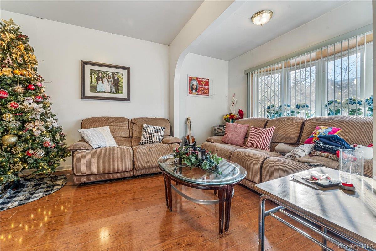 8763 108th Street, Richmond Hill, NY 11418