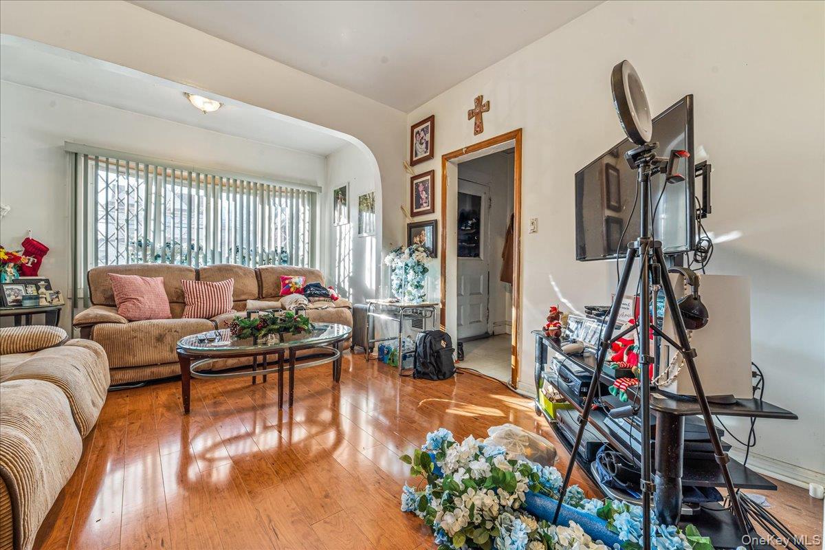 8763 108th Street, Richmond Hill, NY 11418