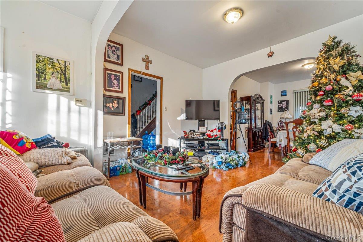 8763 108th Street, Richmond Hill, NY 11418