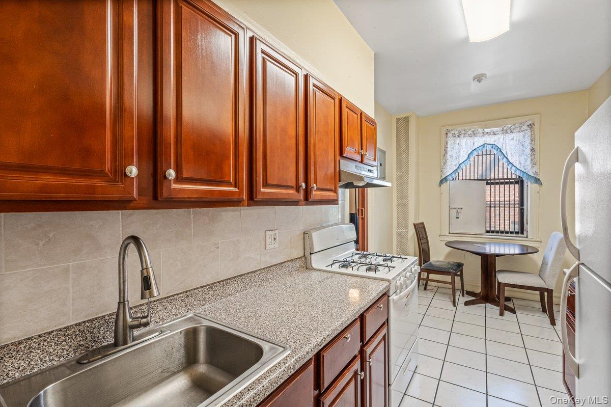 155-17 Sanford Ave # E, Flushing, NY 11355