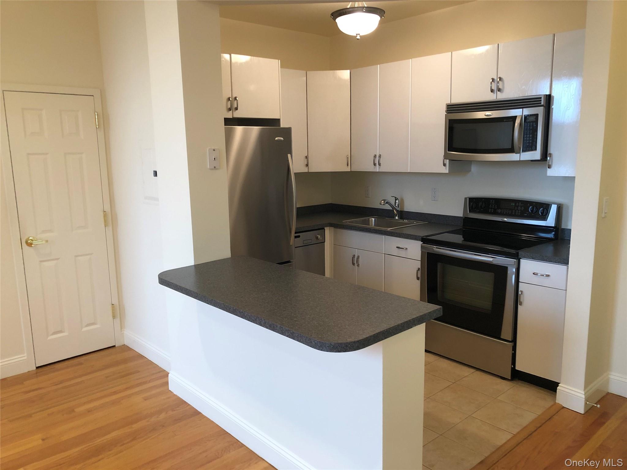 303 Main Street # 2F, Port Washington, NY 11050