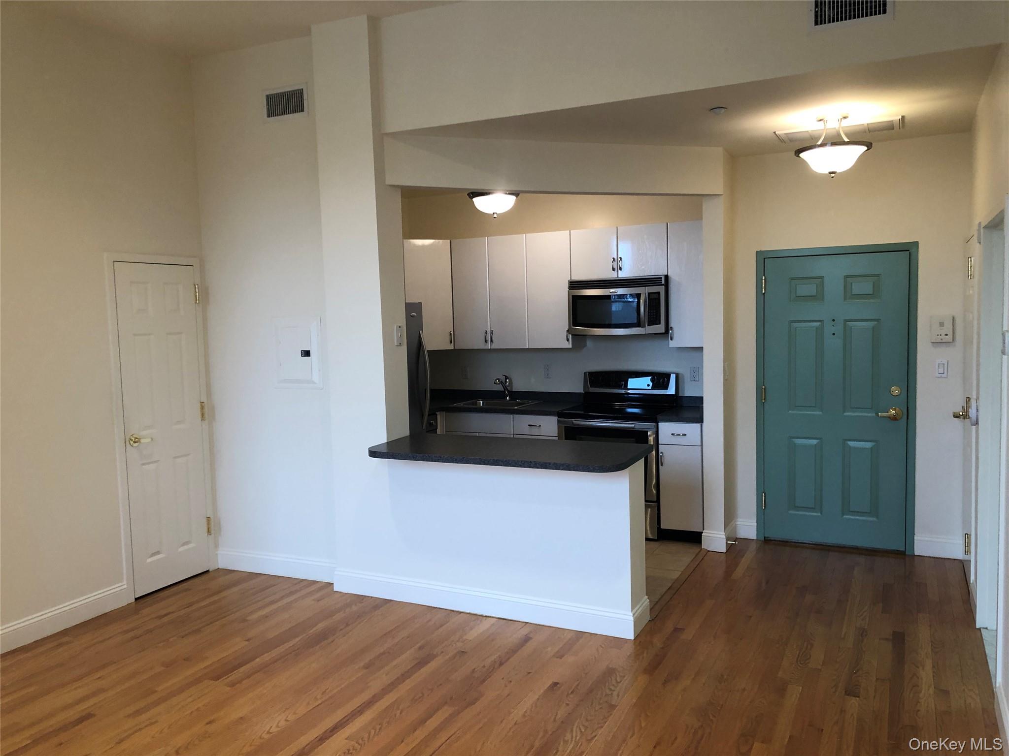 303 Main Street # 2F, Port Washington, NY 11050