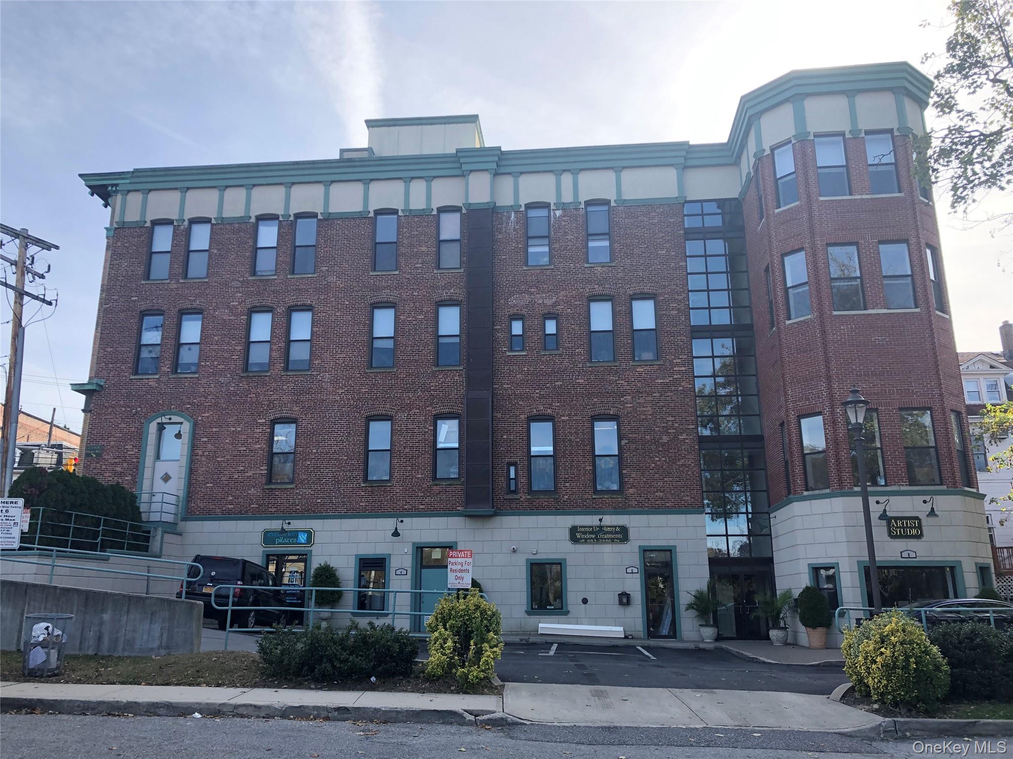 303 Main Street # 2F, Port Washington, NY 11050