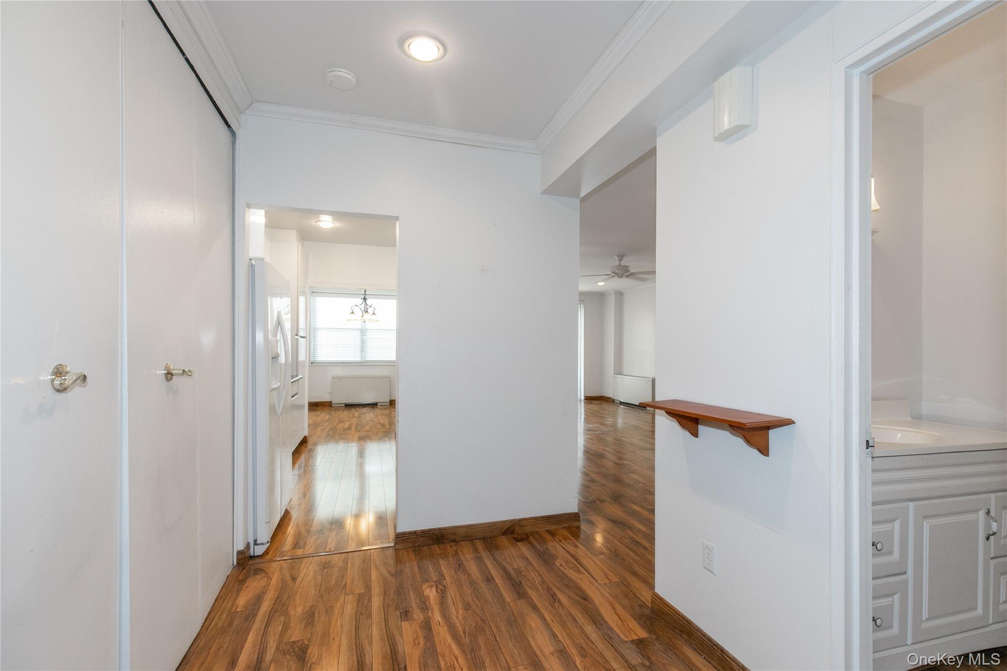 1 KENSINGTON GATE # 302, Great Neck, NY 11021