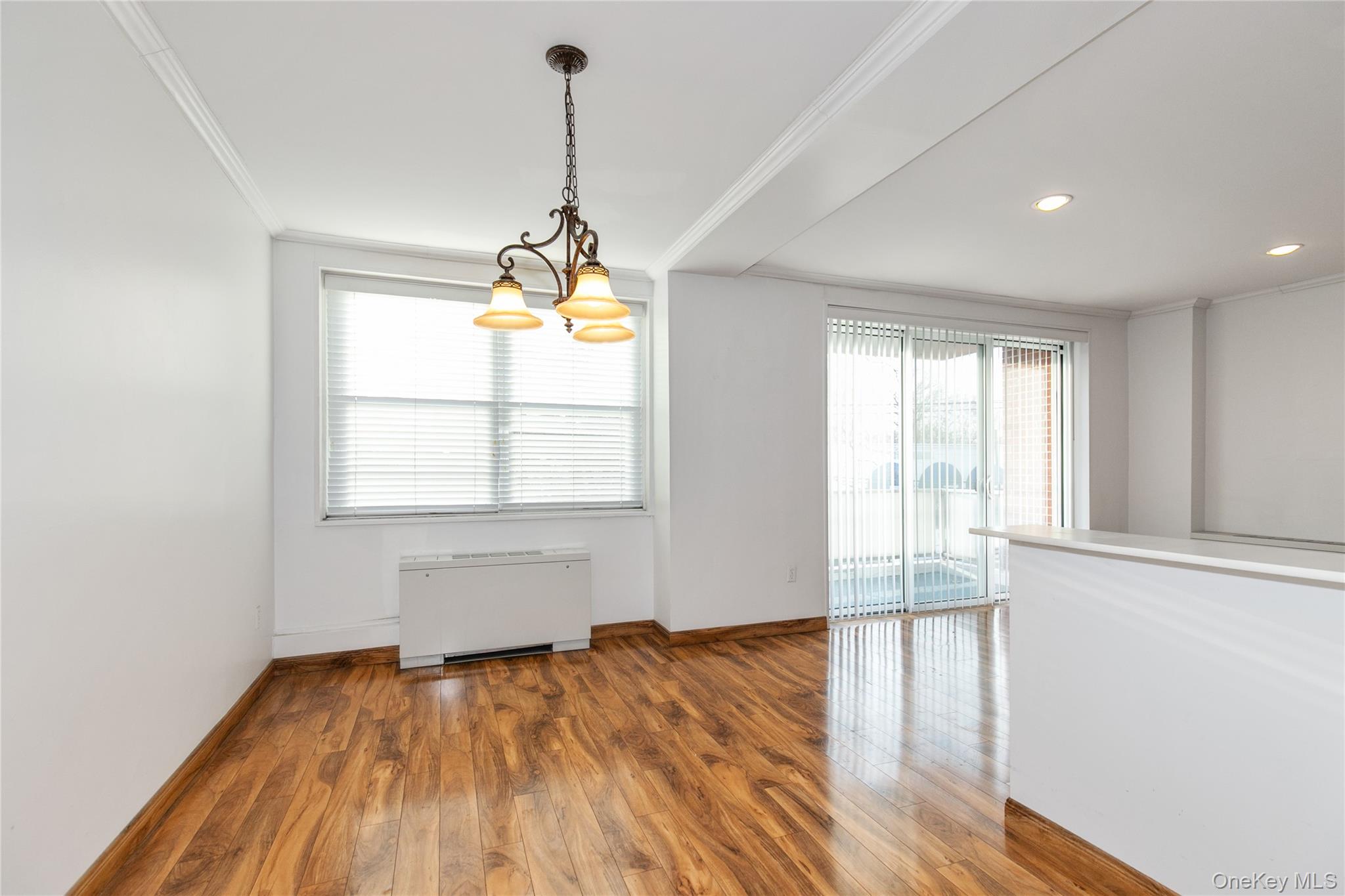 1 KENSINGTON GATE # 302, Great Neck, NY 11021