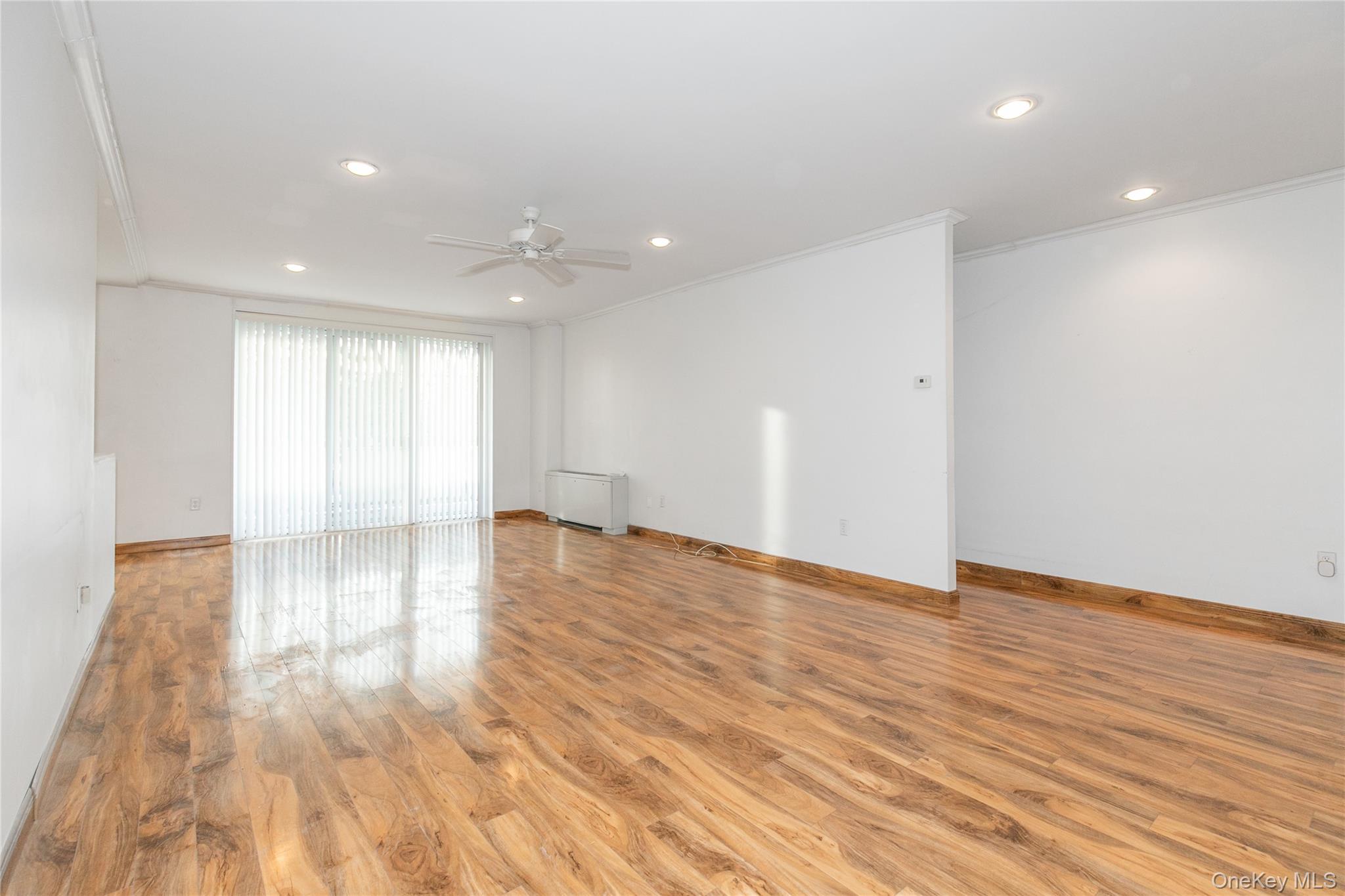 1 KENSINGTON GATE # 302, Great Neck, NY 11021