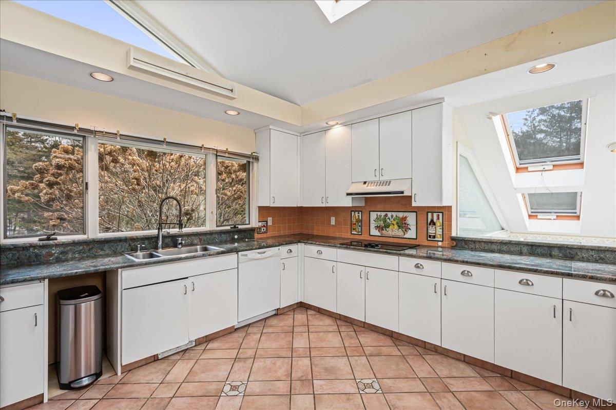 Westhampton, NY 11977