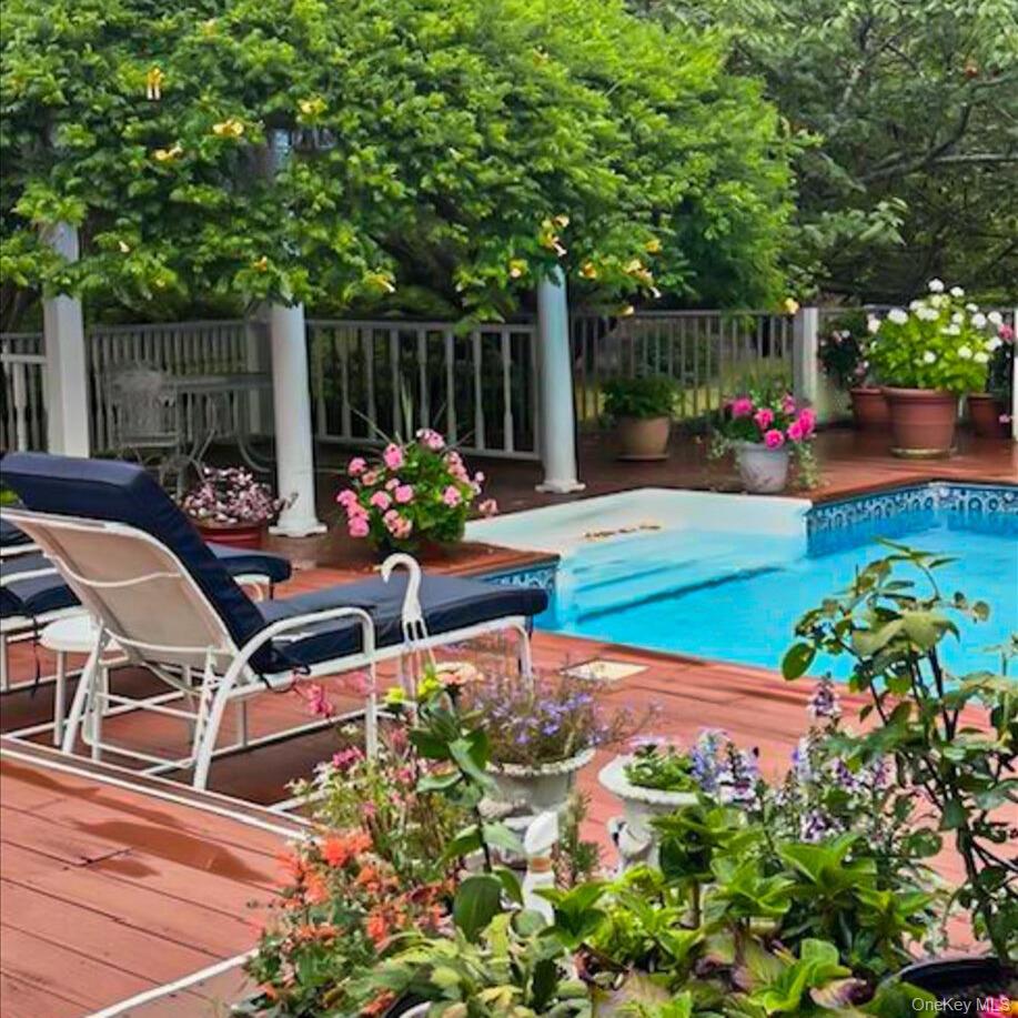 Westhampton, NY 11977