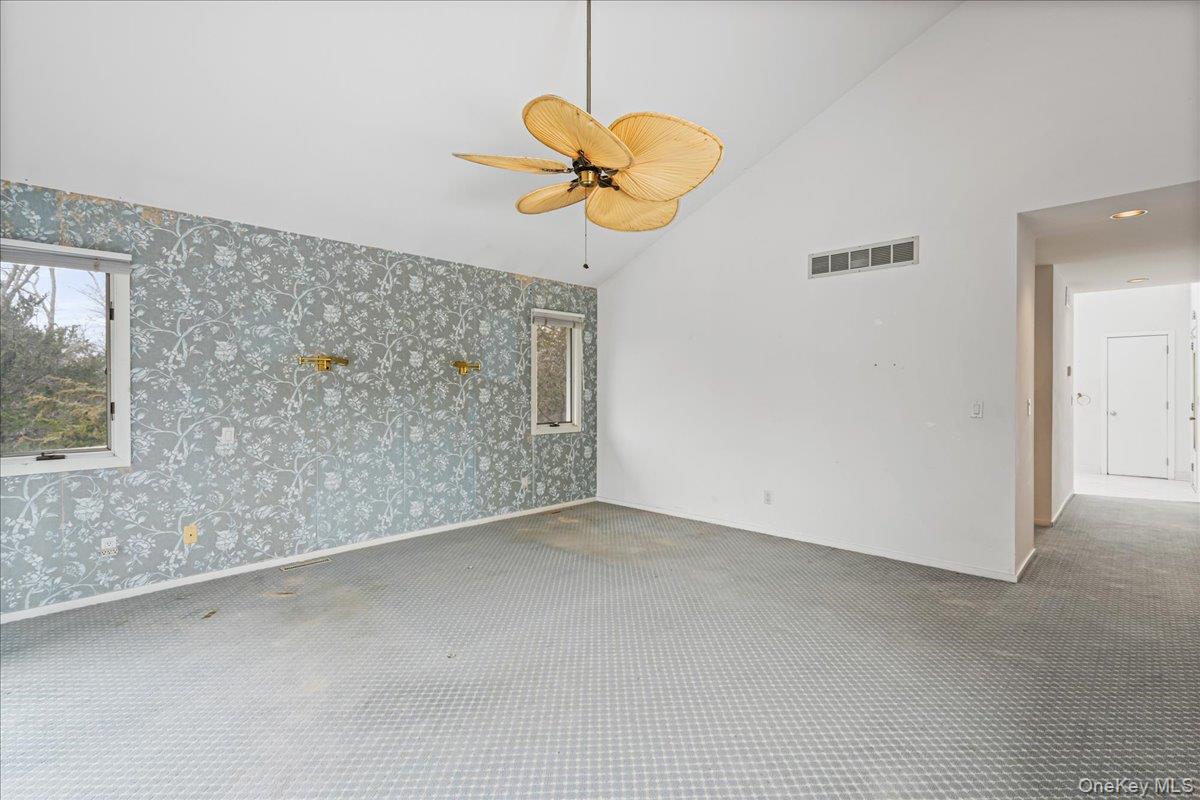 Westhampton, NY 11977