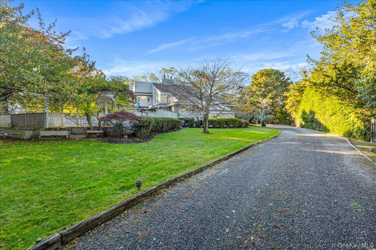 Westhampton, NY 11977