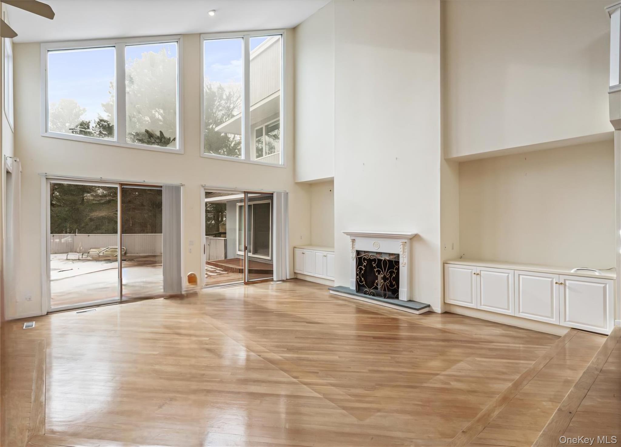 Westhampton, NY 11977