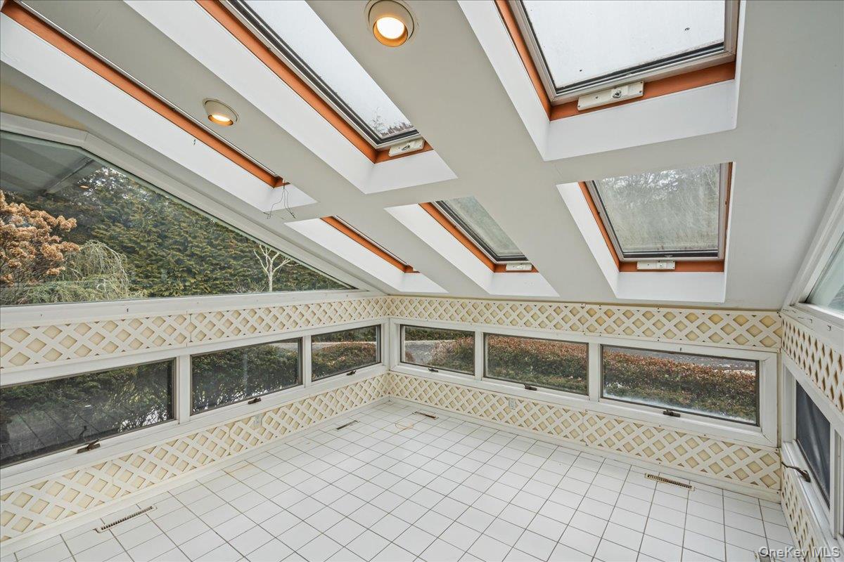 Westhampton, NY 11977