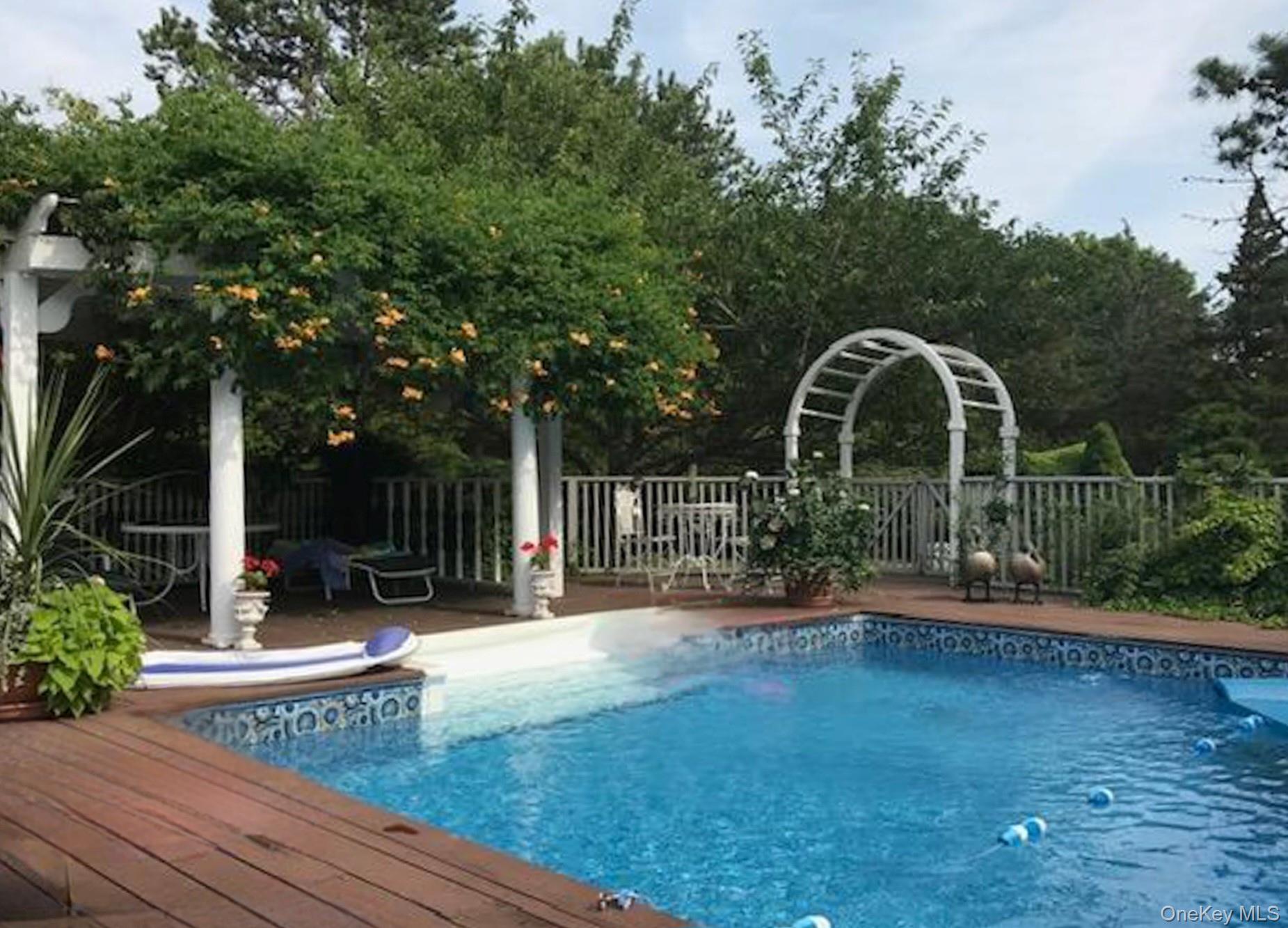 Westhampton, NY 11977