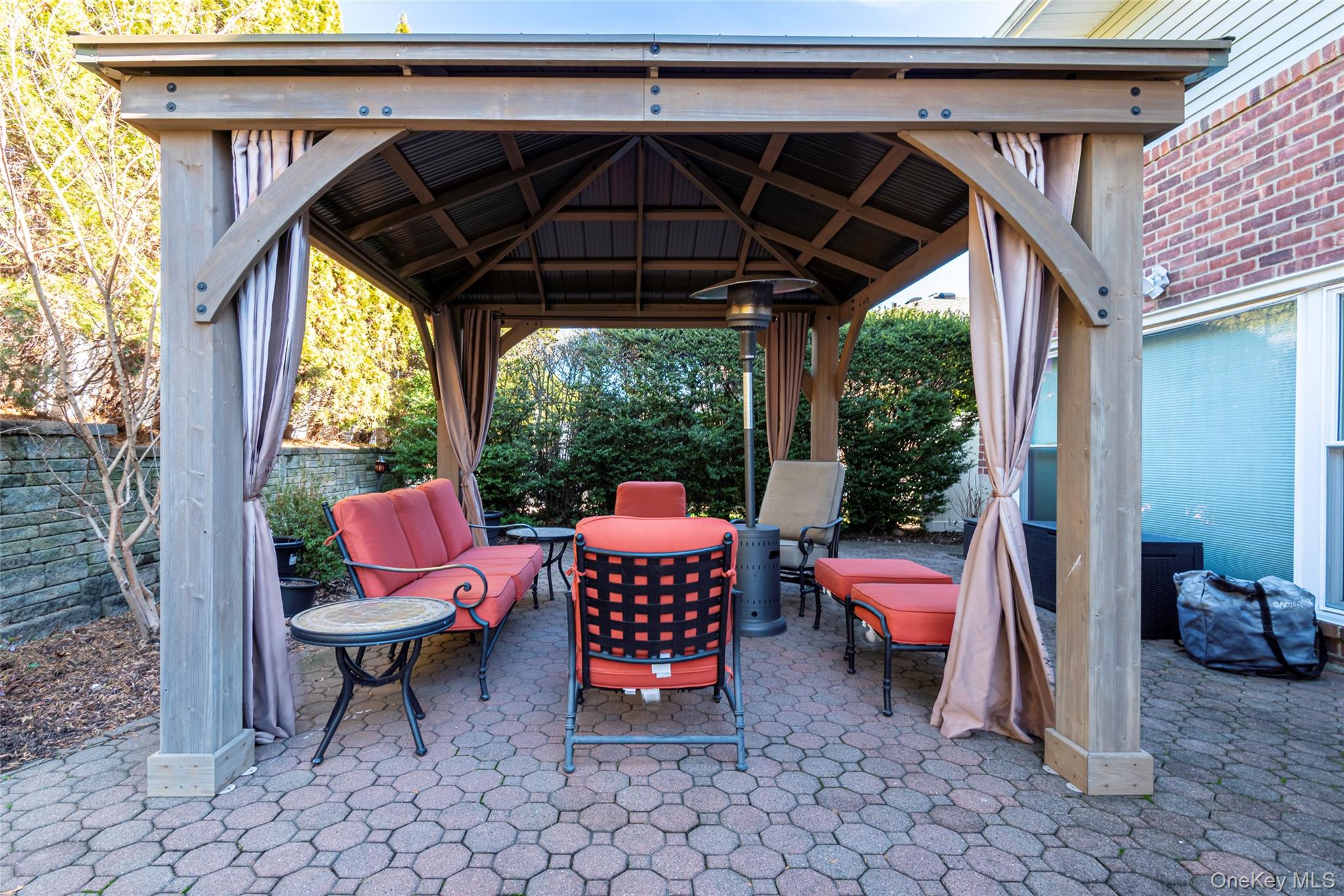 97 Gilmar Lane, Roslyn Heights, NY 11577