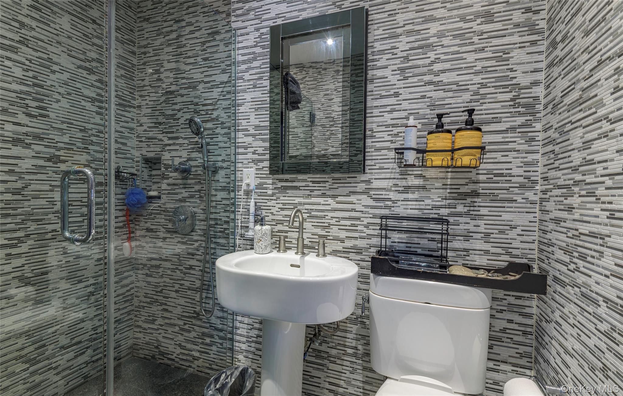 97 Gilmar Lane, Roslyn Heights, NY 11577