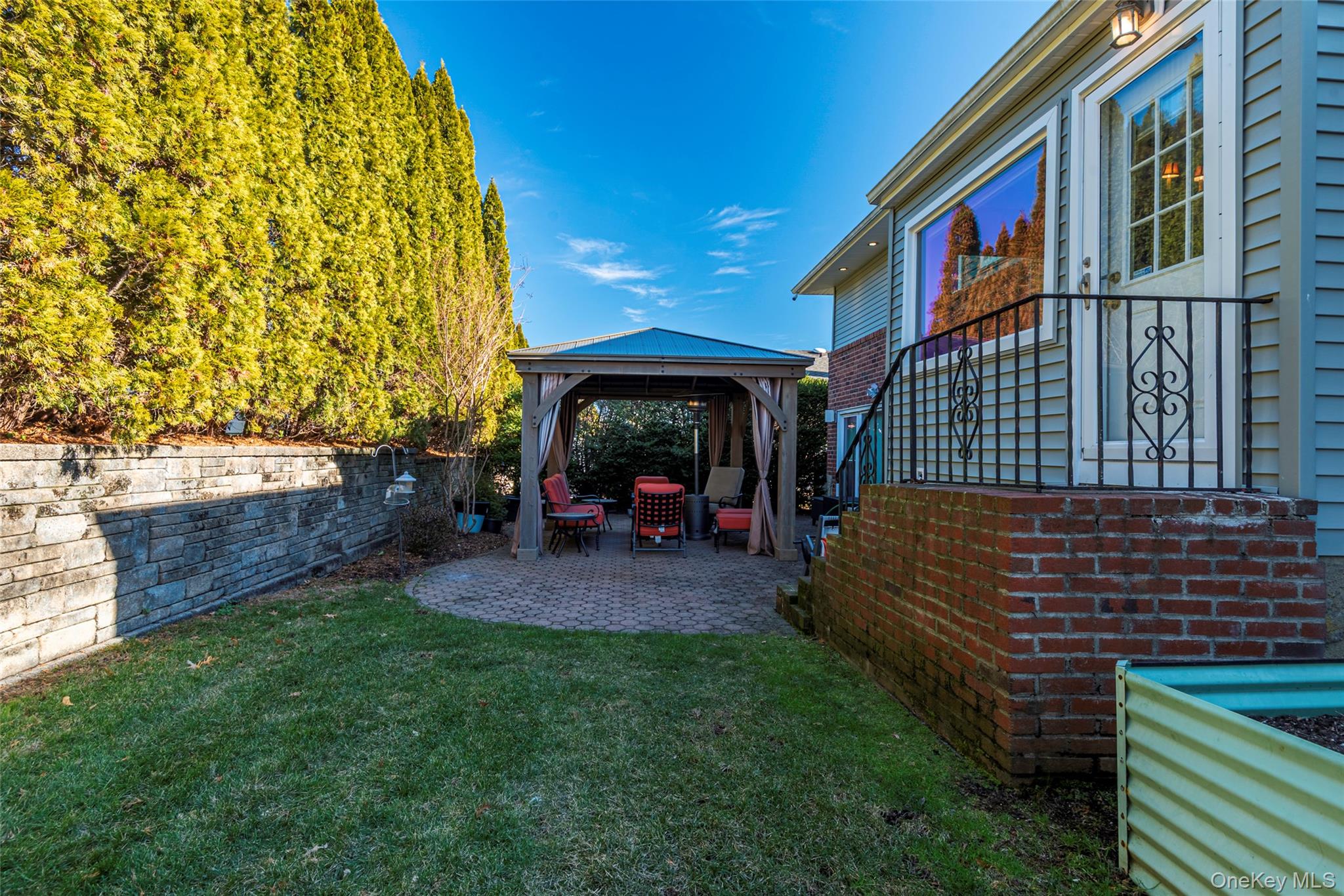 97 Gilmar Lane, Roslyn Heights, NY 11577