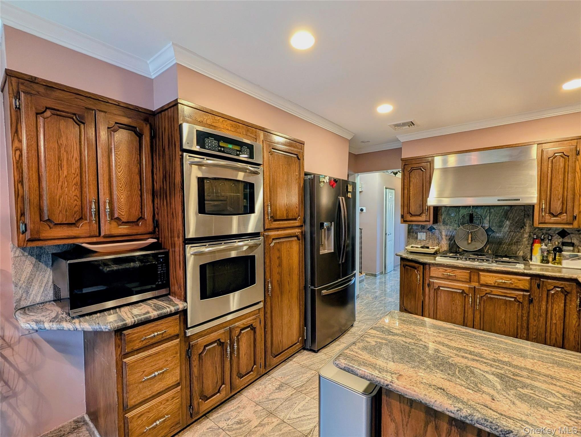 97 Gilmar Lane, Roslyn Heights, NY 11577