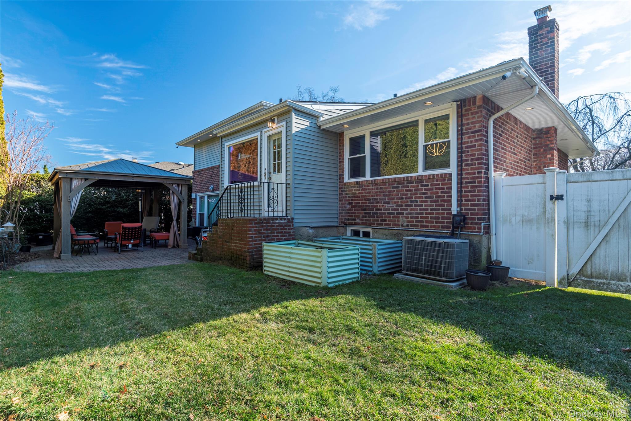 97 Gilmar Lane, Roslyn Heights, NY 11577