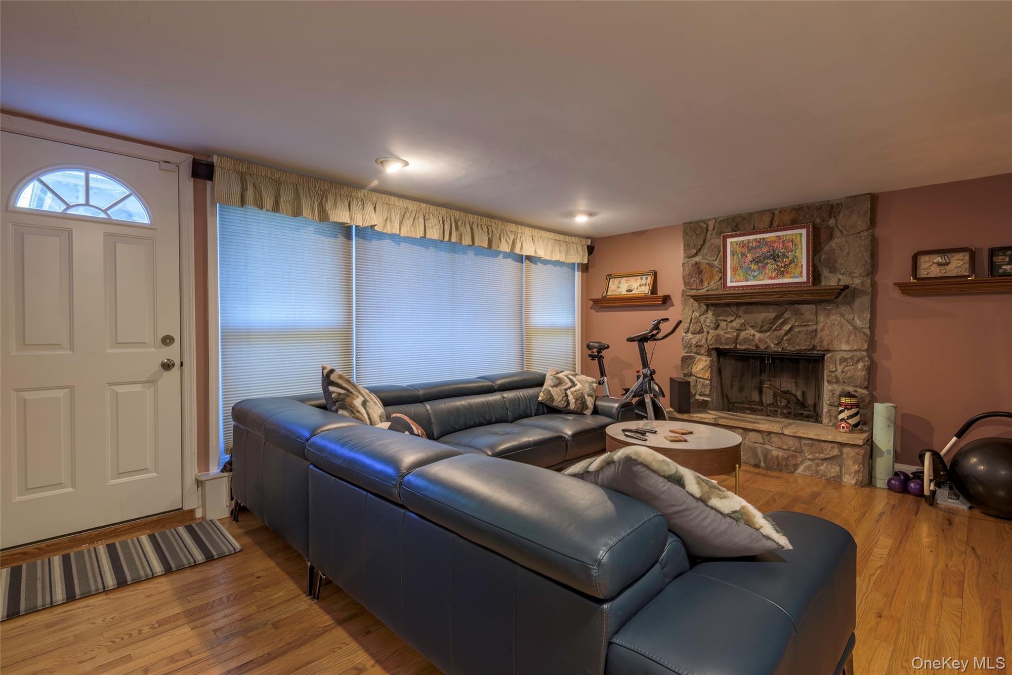 97 Gilmar Lane, Roslyn Heights, NY 11577