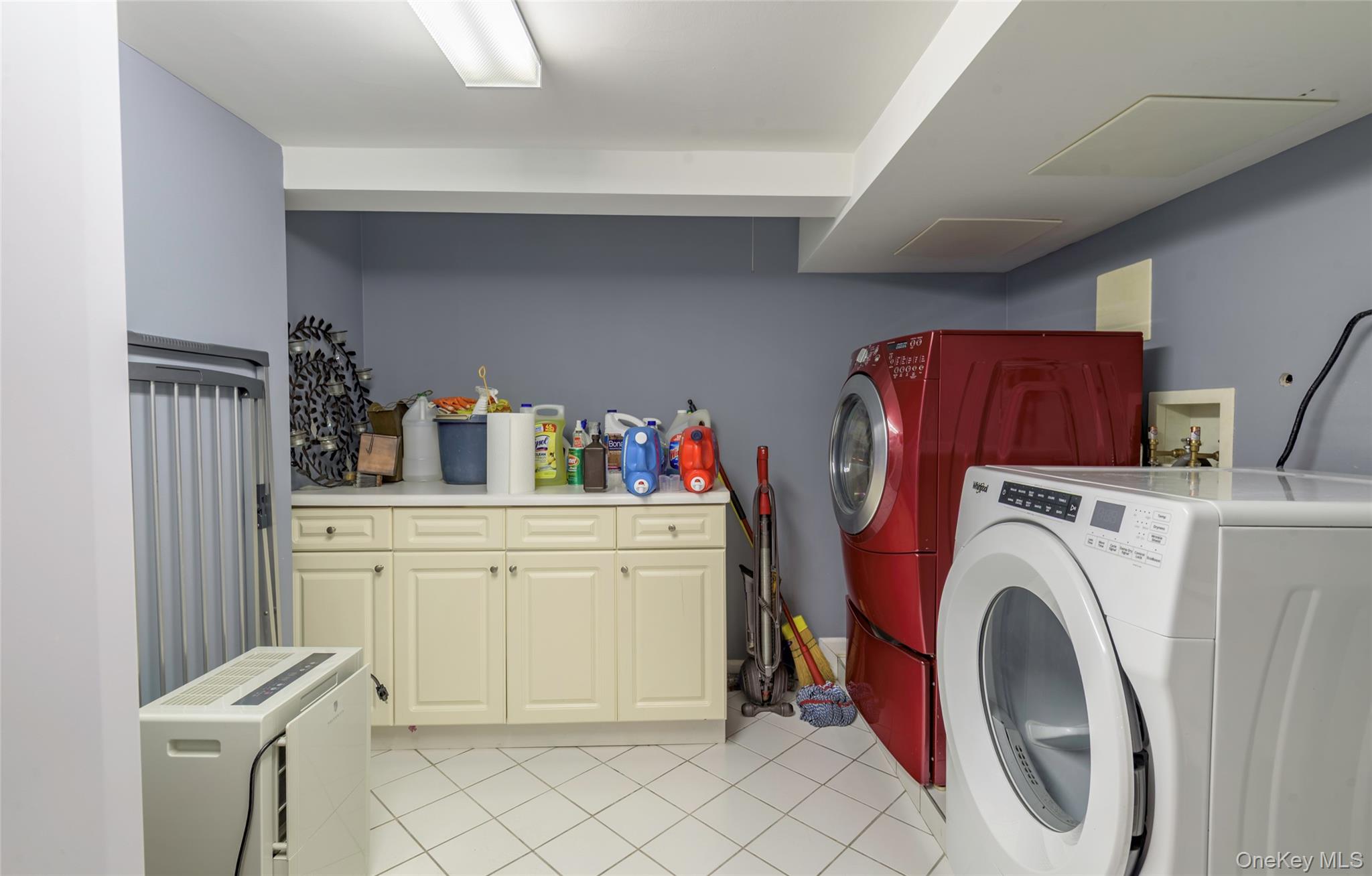 97 Gilmar Lane, Roslyn Heights, NY 11577