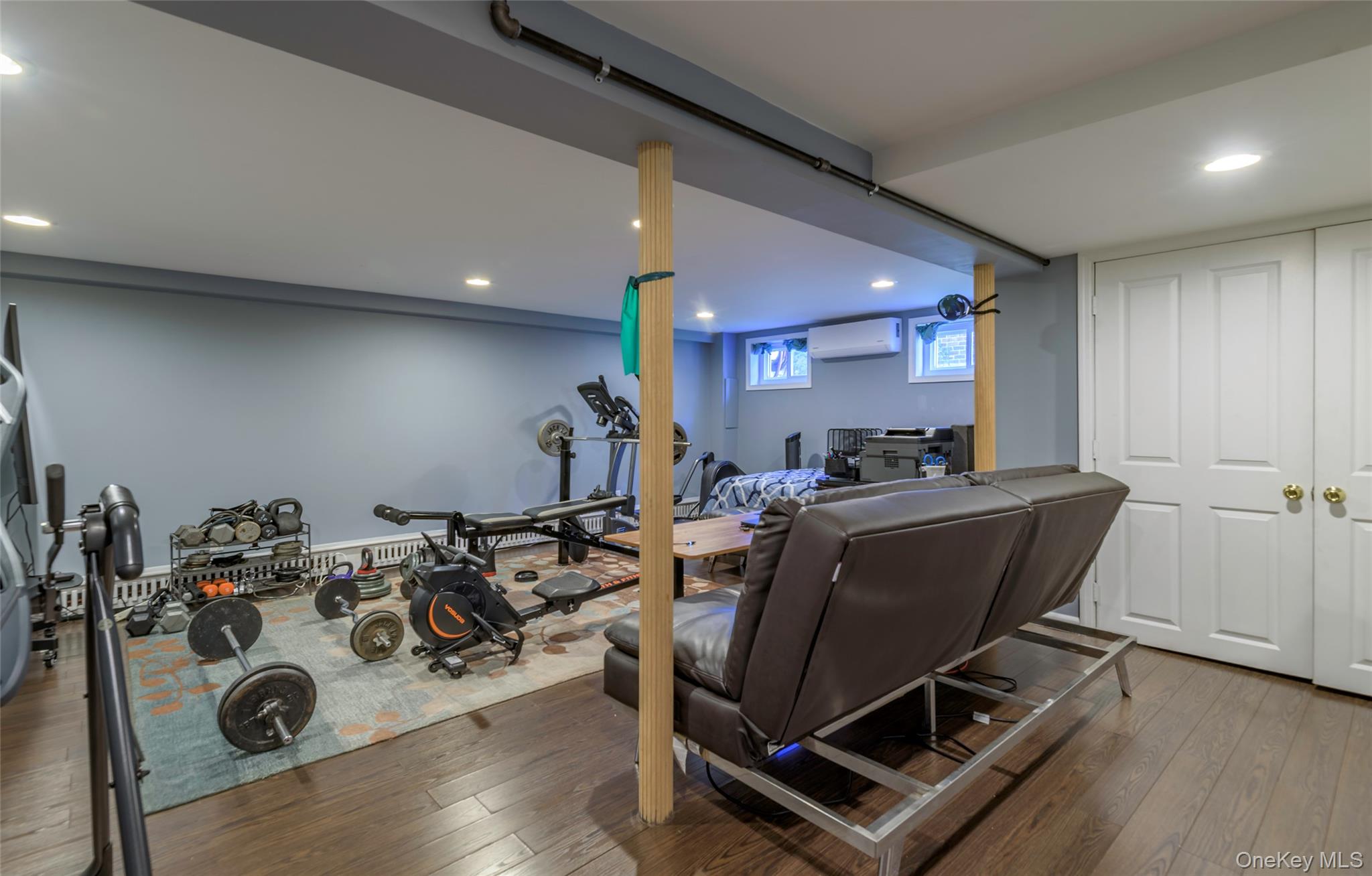 97 Gilmar Lane, Roslyn Heights, NY 11577