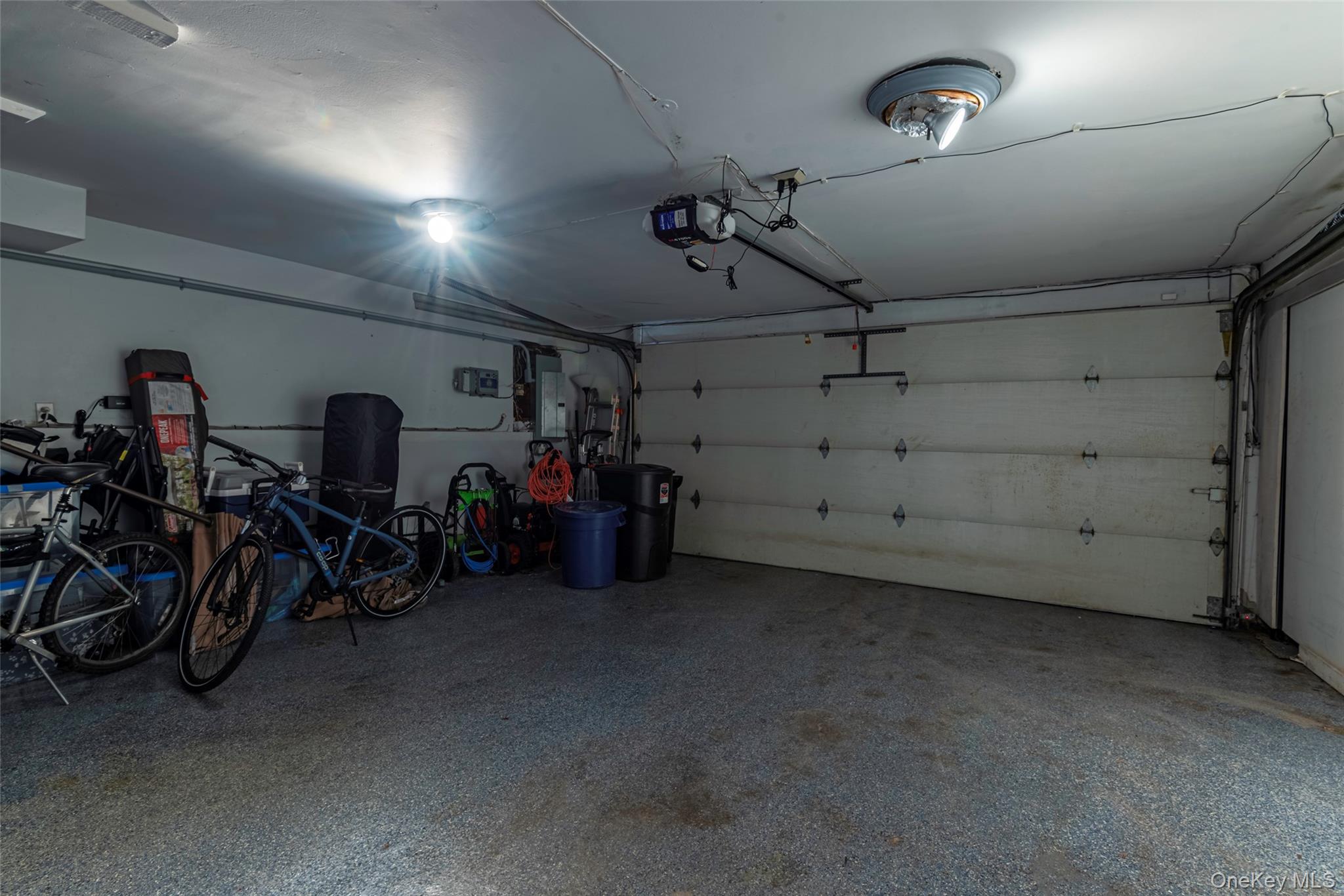 97 Gilmar Lane, Roslyn Heights, NY 11577