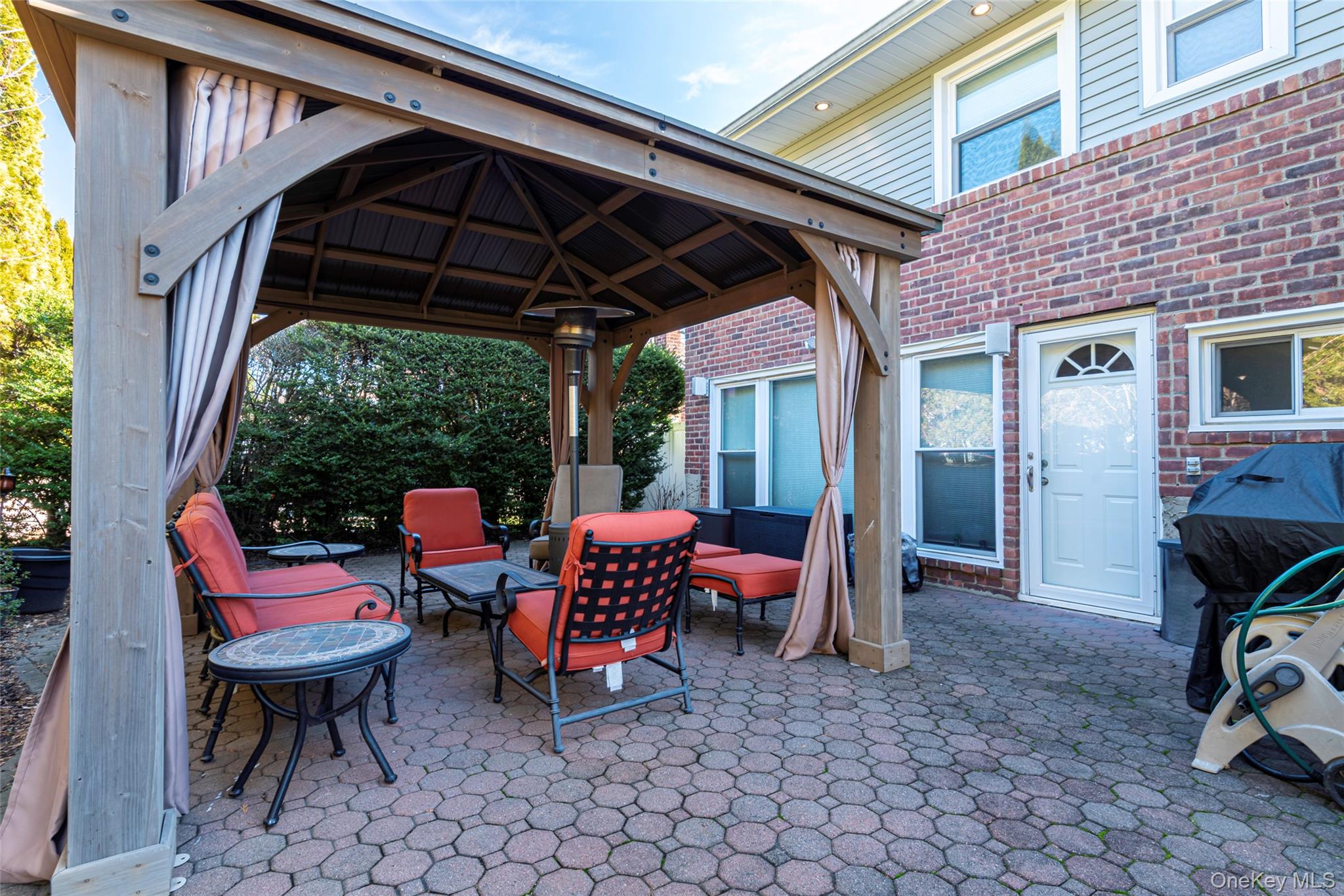 97 Gilmar Lane, Roslyn Heights, NY 11577