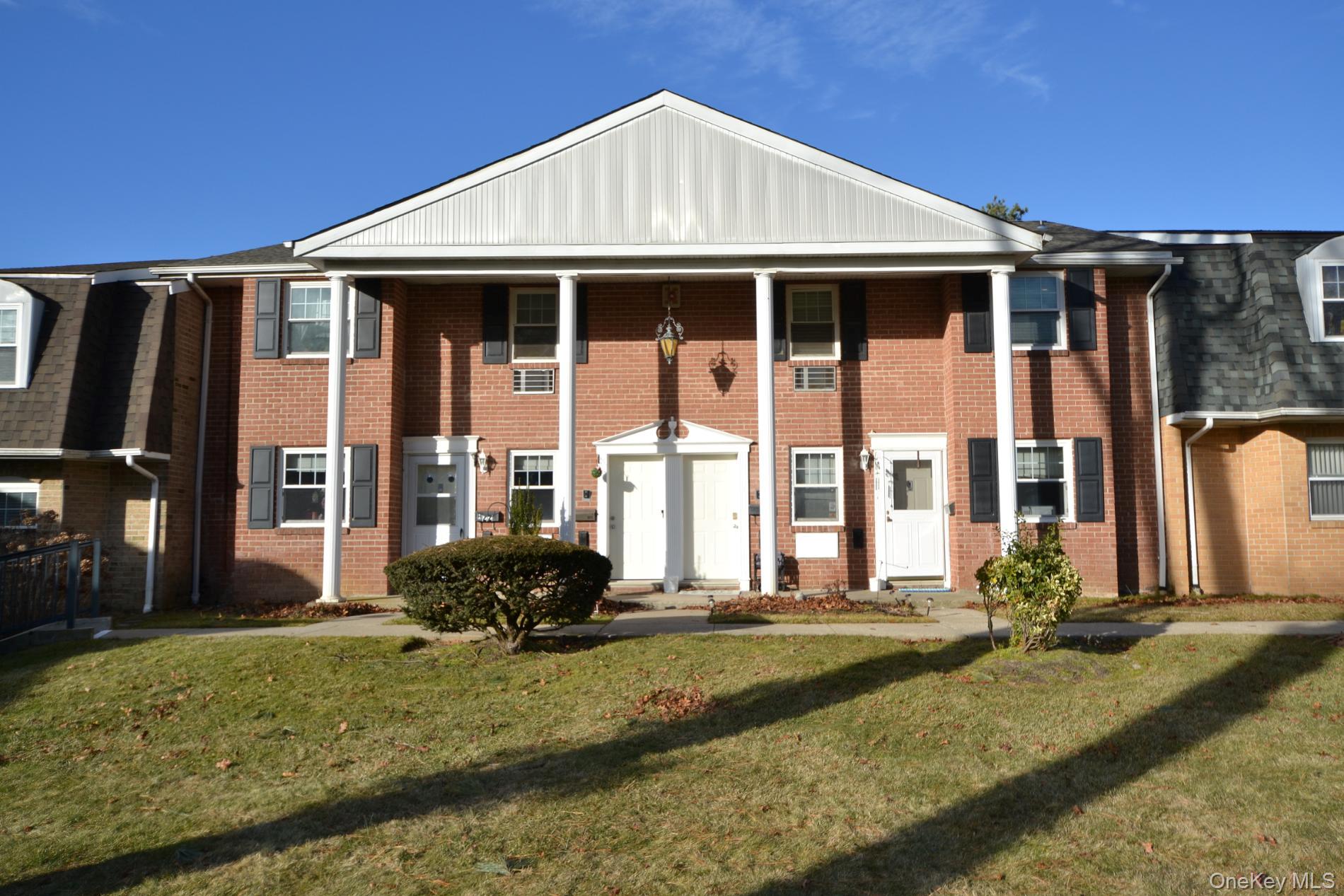 25 Glen Hollow Drive # H-23, Holtsville, NY 11742