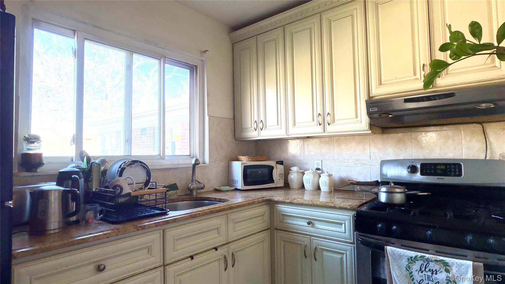 196-40 Pompeii Avenue # 2, Hollis, NY 11423