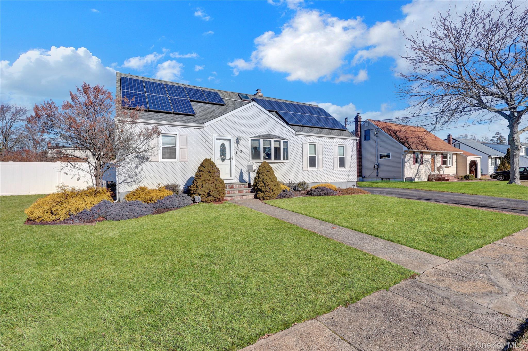 233 Sears Road, West Islip, NY 11795