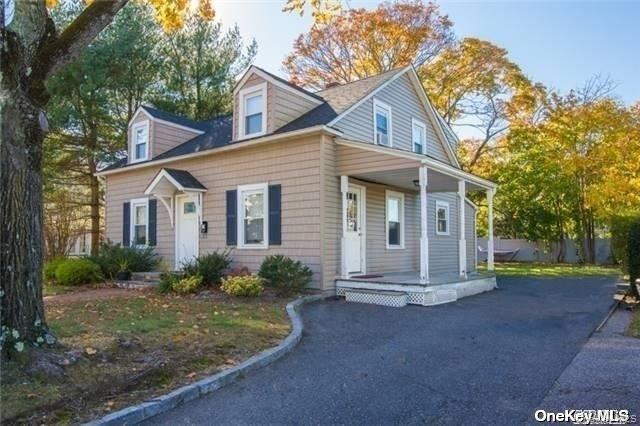 58 Floyd Place, East Norwich, NY 11732