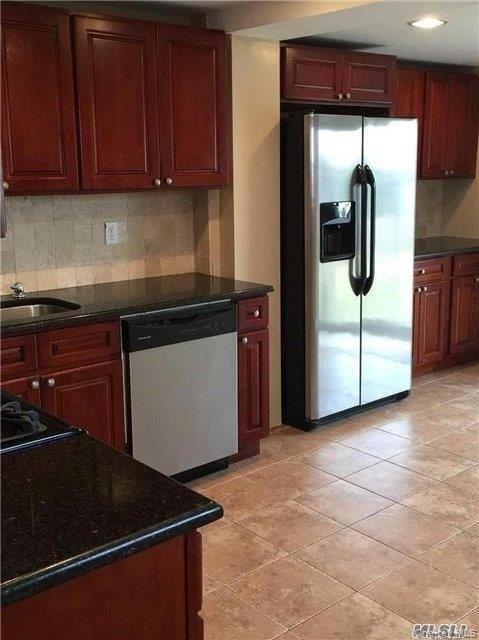 58 Floyd Place, East Norwich, NY 11732