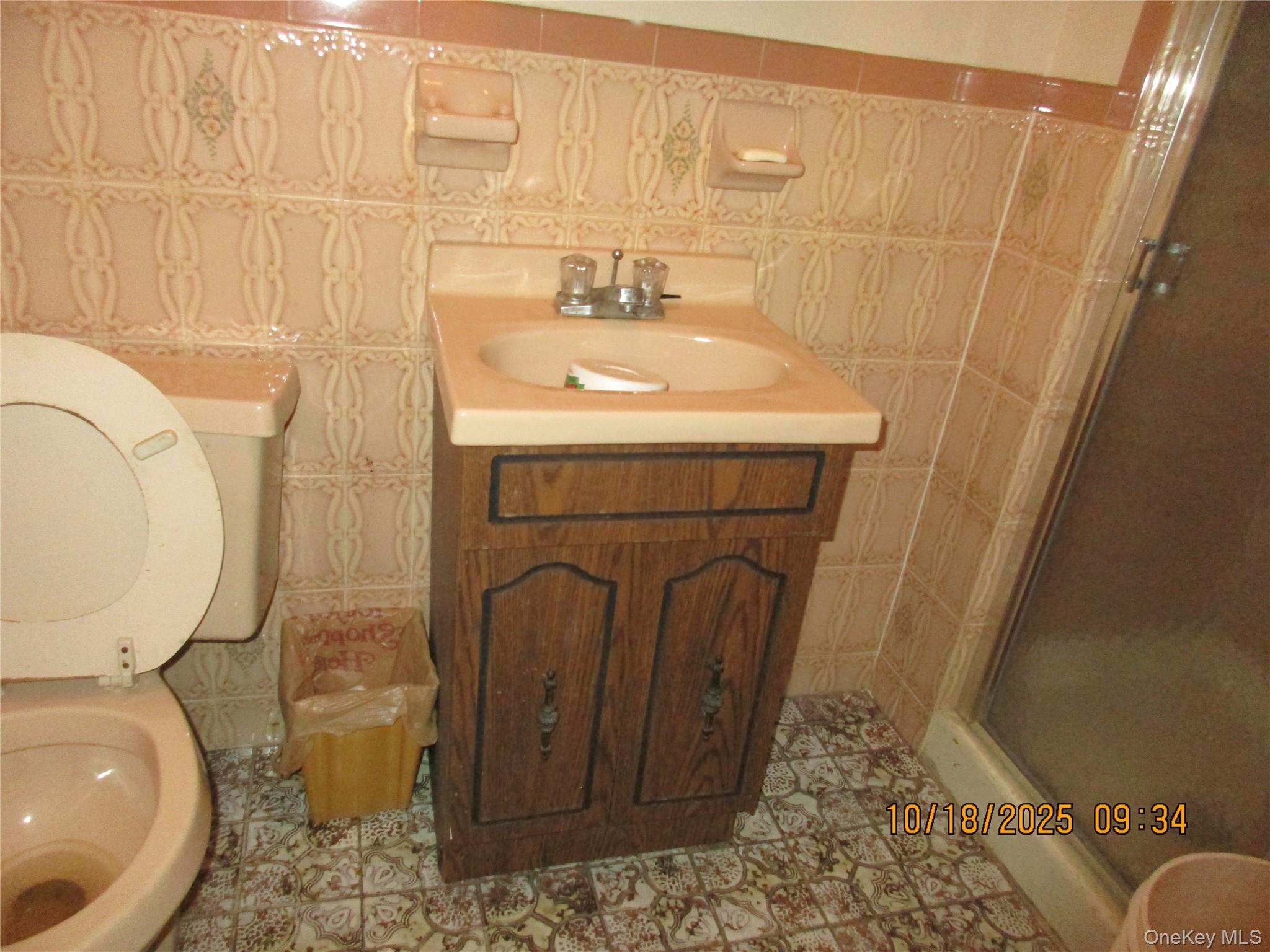 68-09 79 Street, Middle Village, NY 11379