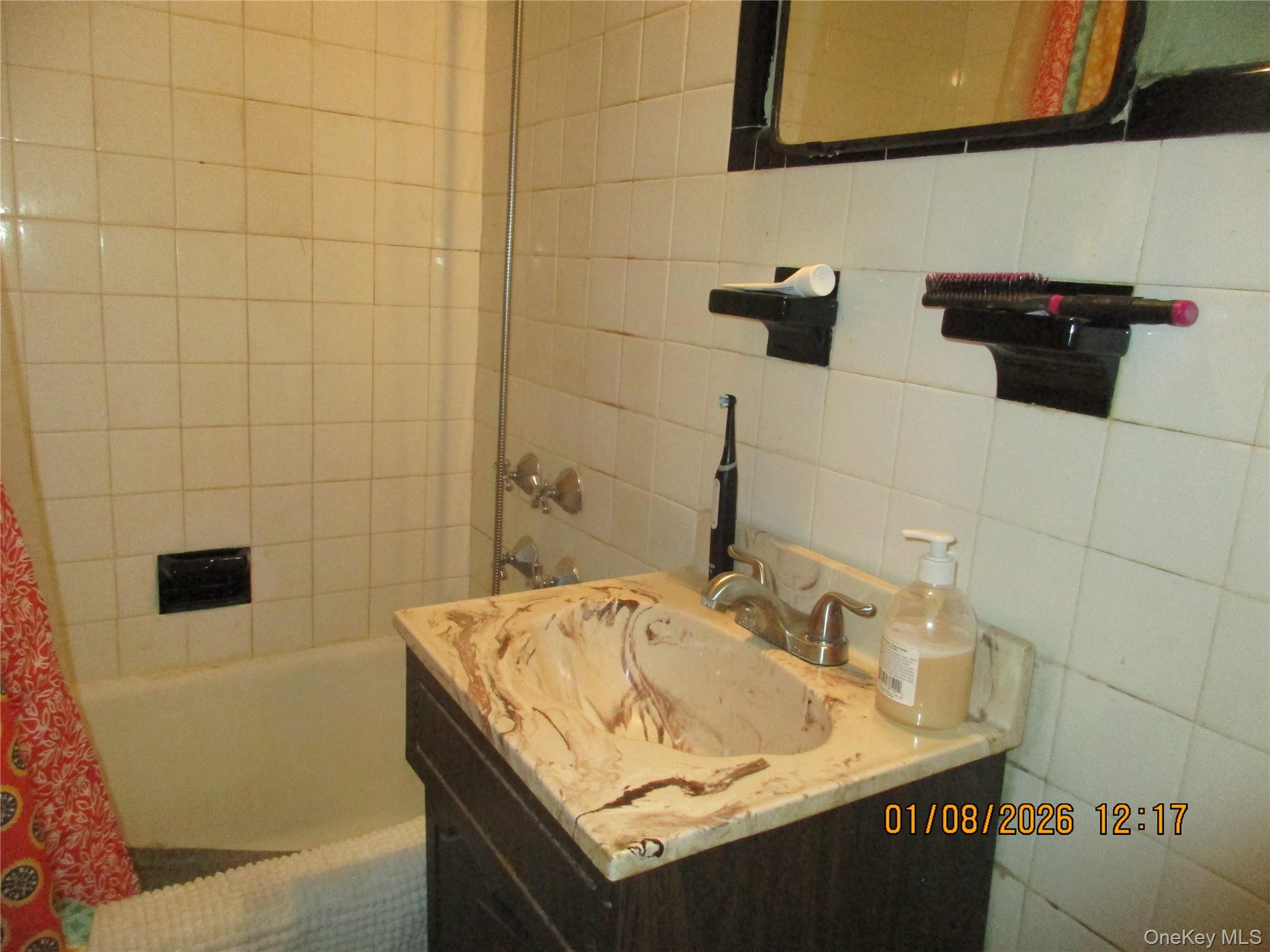 68-09 79 Street, Middle Village, NY 11379