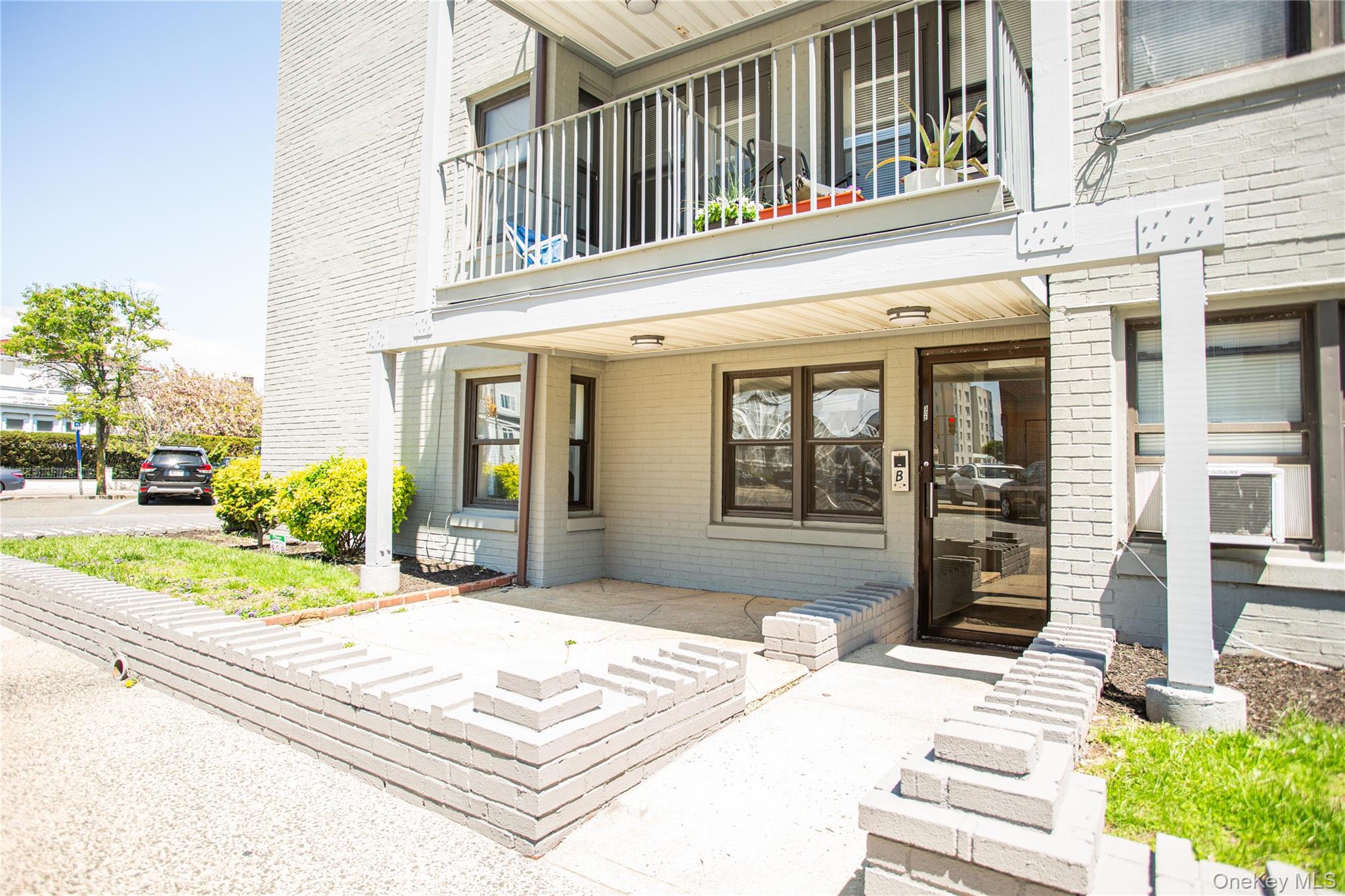 302 E Broadway # B, Long Beach, NY 11561