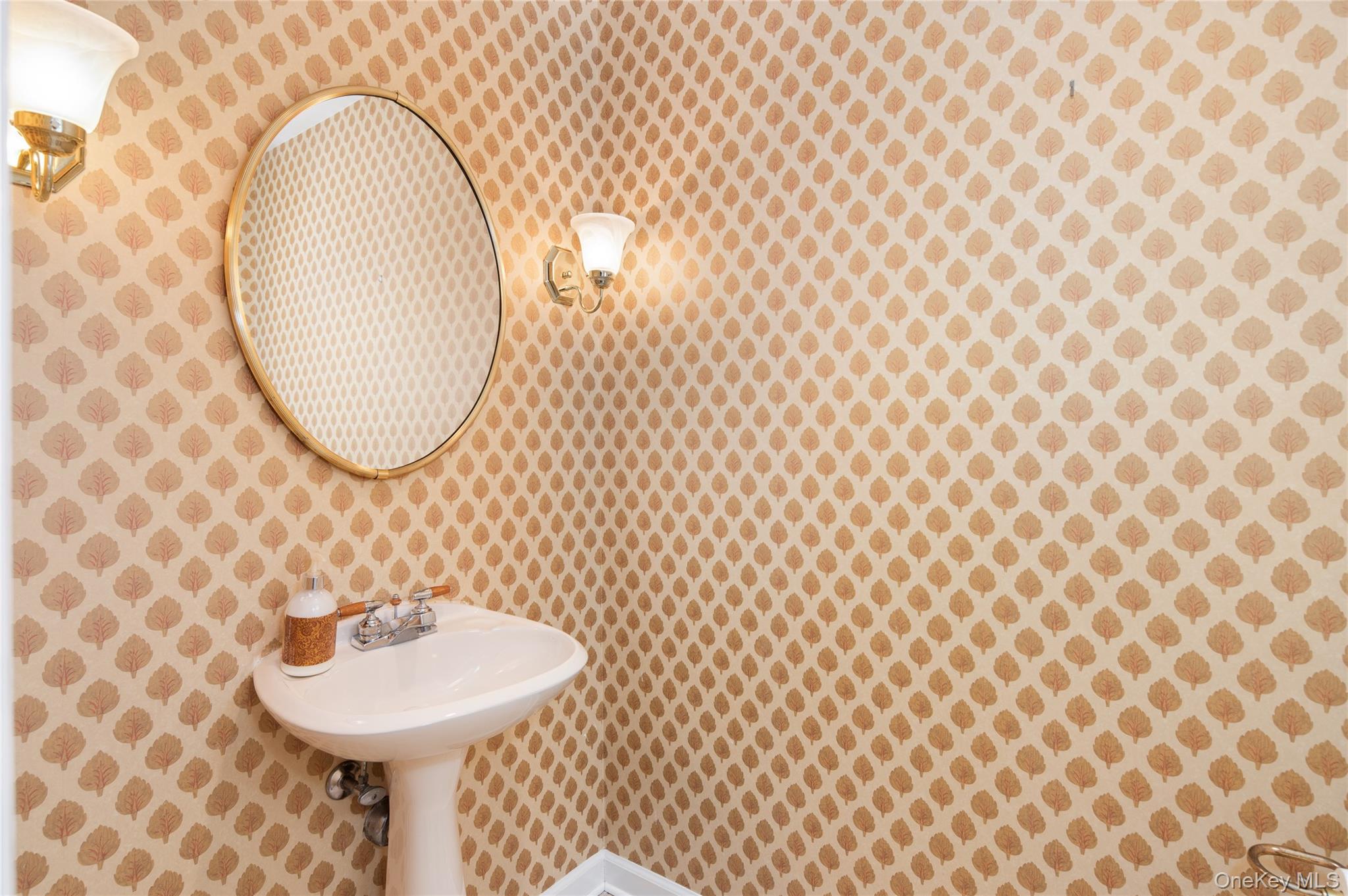 502 Kensington Way, Mount Kisco, NY 10549